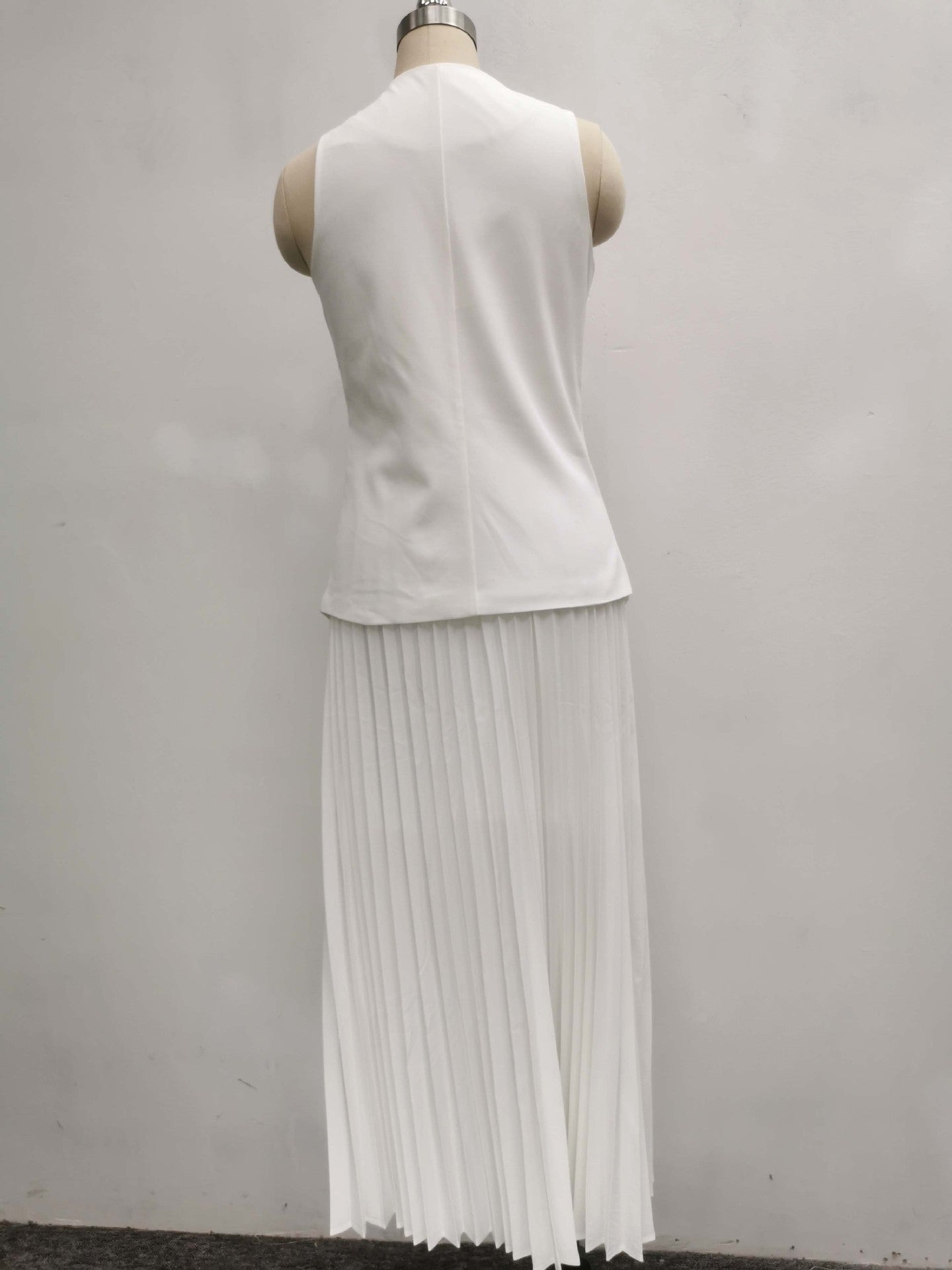 Summer Solid Color Chic Women's Vest Pleated Skirt Elegant Two-Piece Suit 12