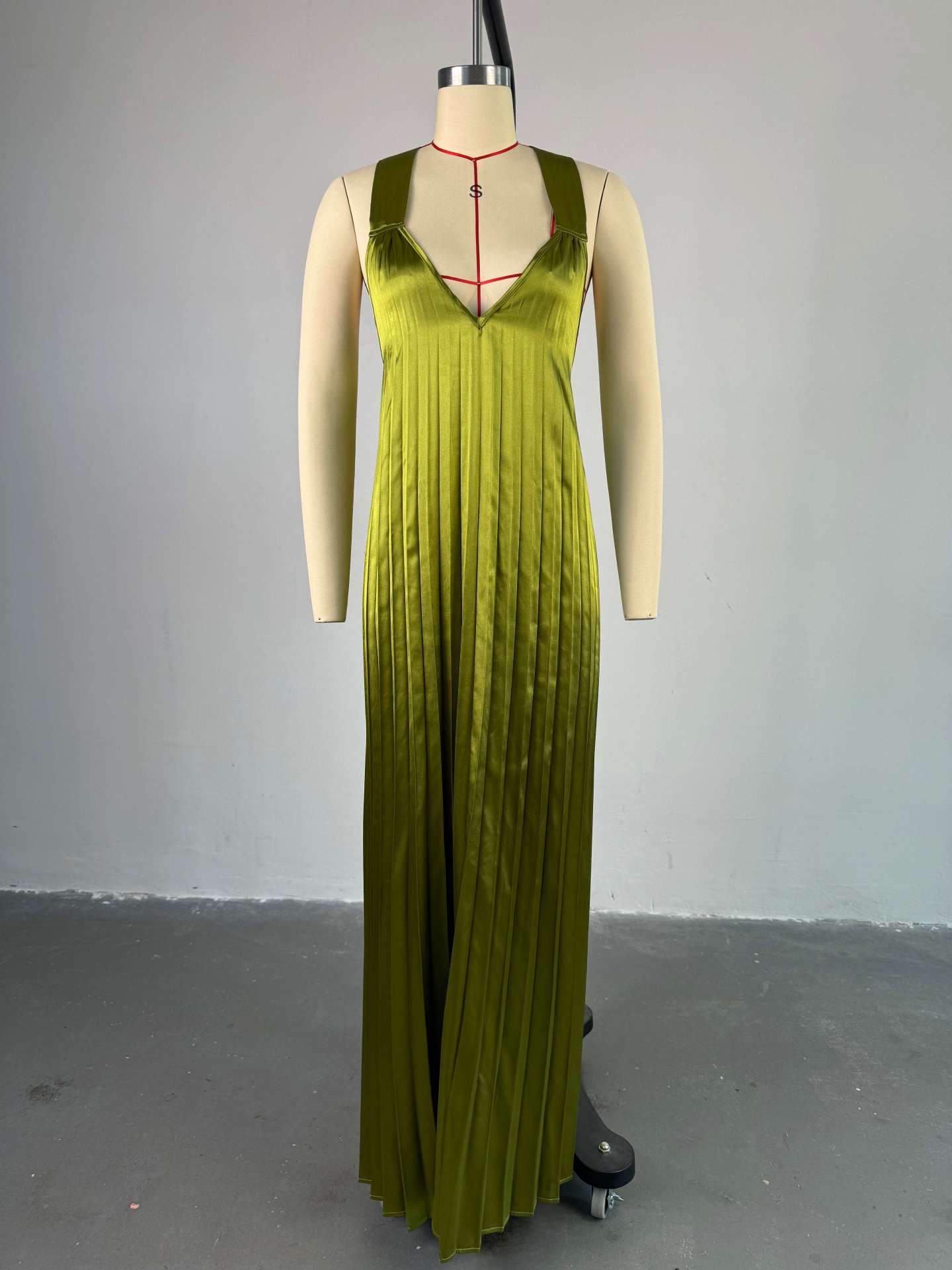 Autumn Women Halter Neck V-neck Backless pleated dress 7