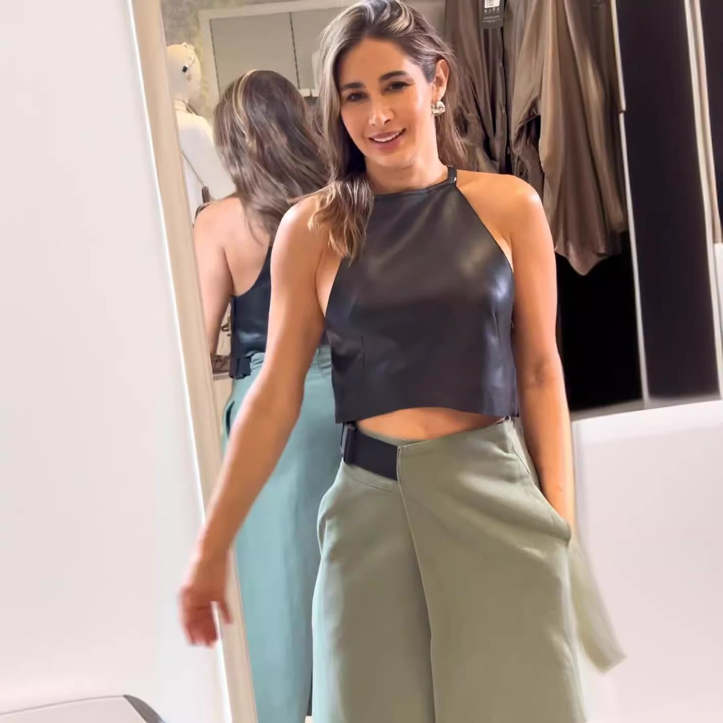 Women's Fashionable Sleeveless Halter Neck Cropped Top Irregular Skirt Two Pieces Set 4