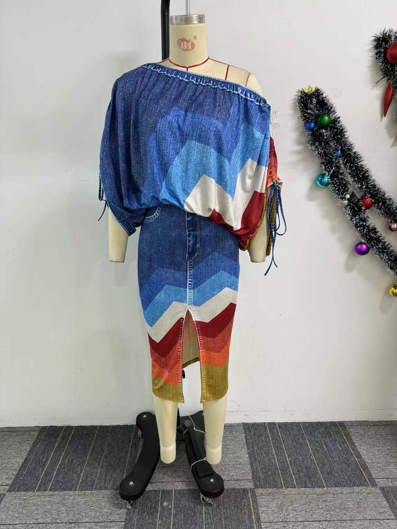 Slash Shoulder Print Bat Sleeves Top Slit Short Skirt Two-Piece Set 11