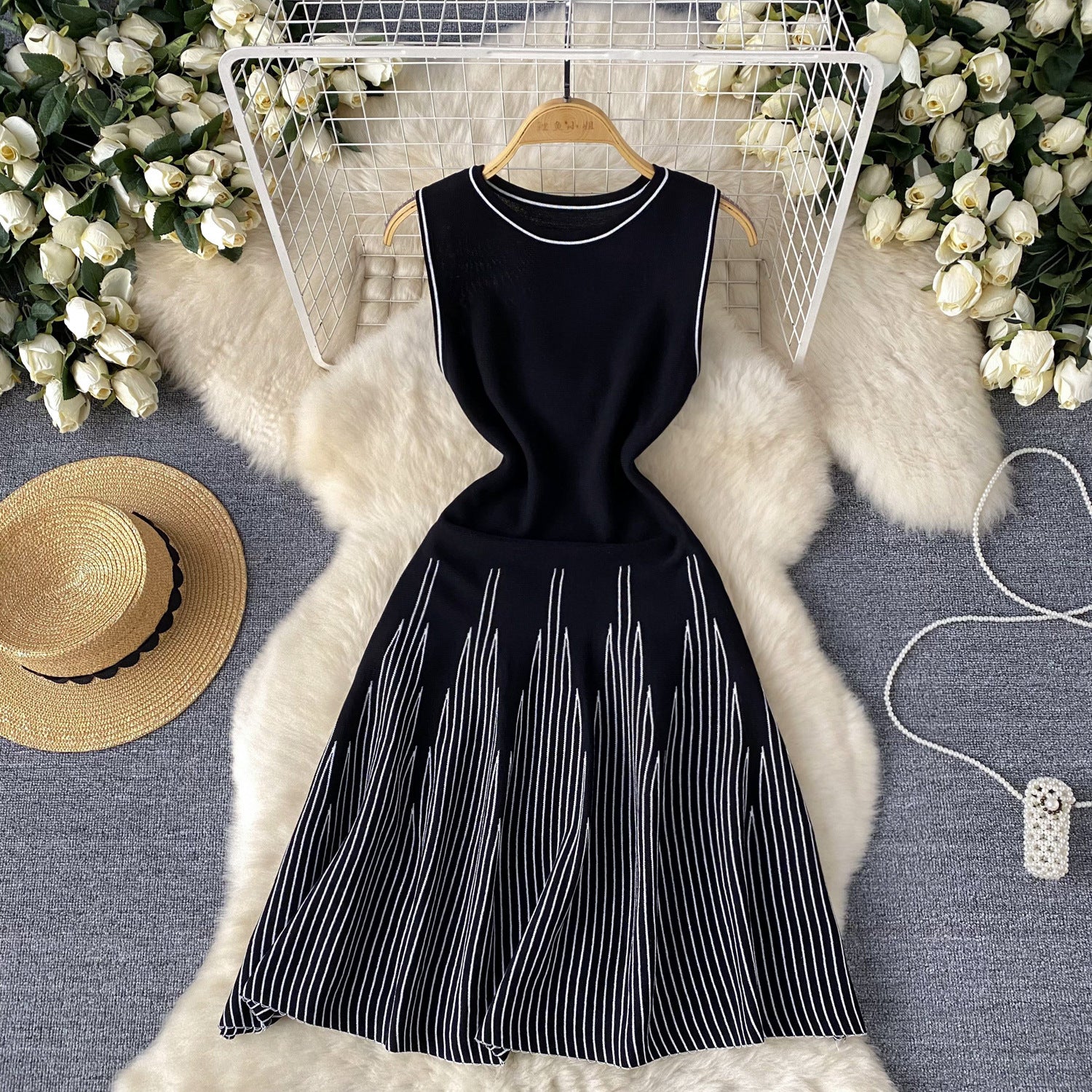 Women Sleeveless Round Neck Striped Dress