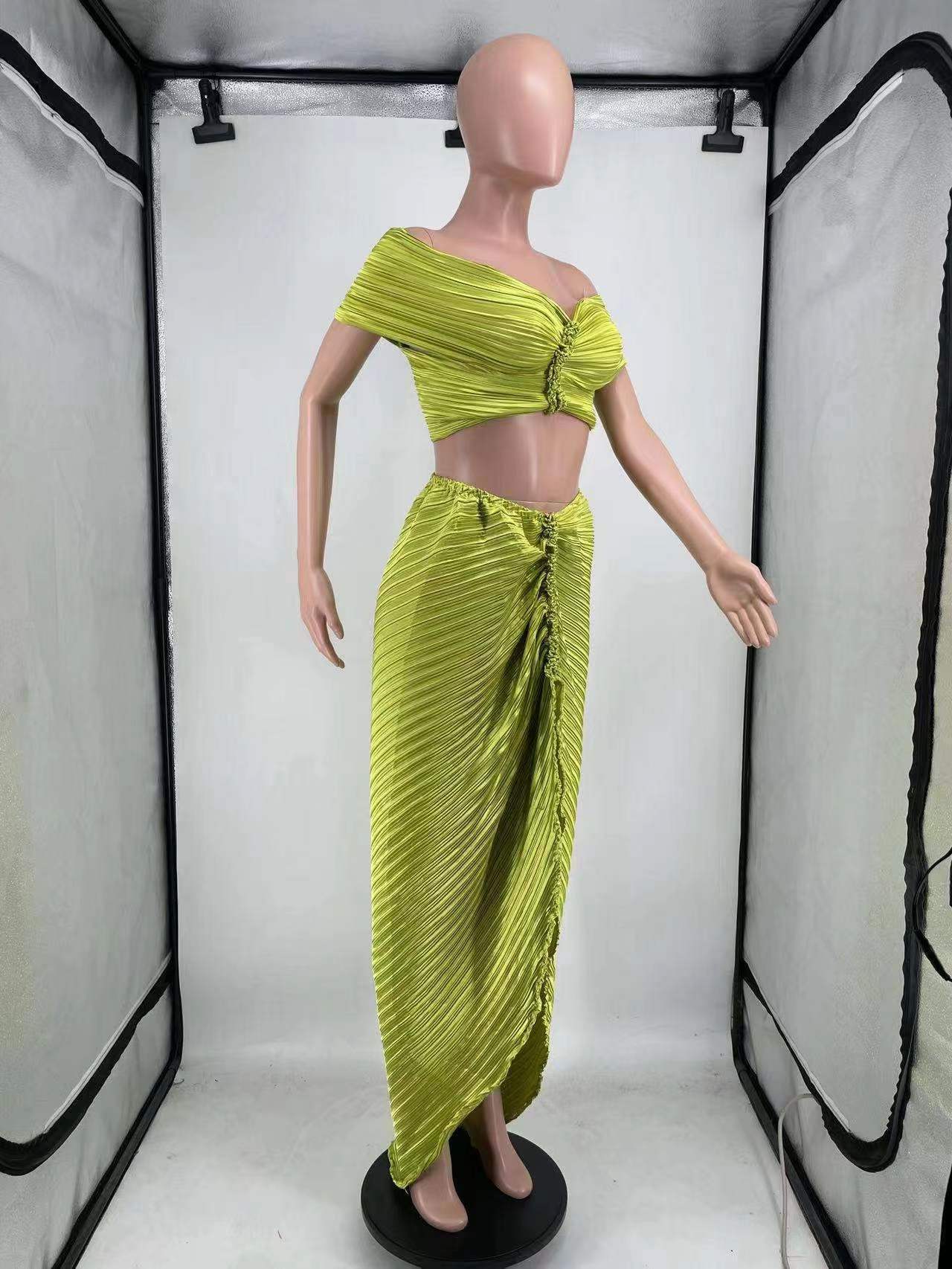 Women Solid Pleated Off Shoulder Top and Skirt Two-Piece Set 10