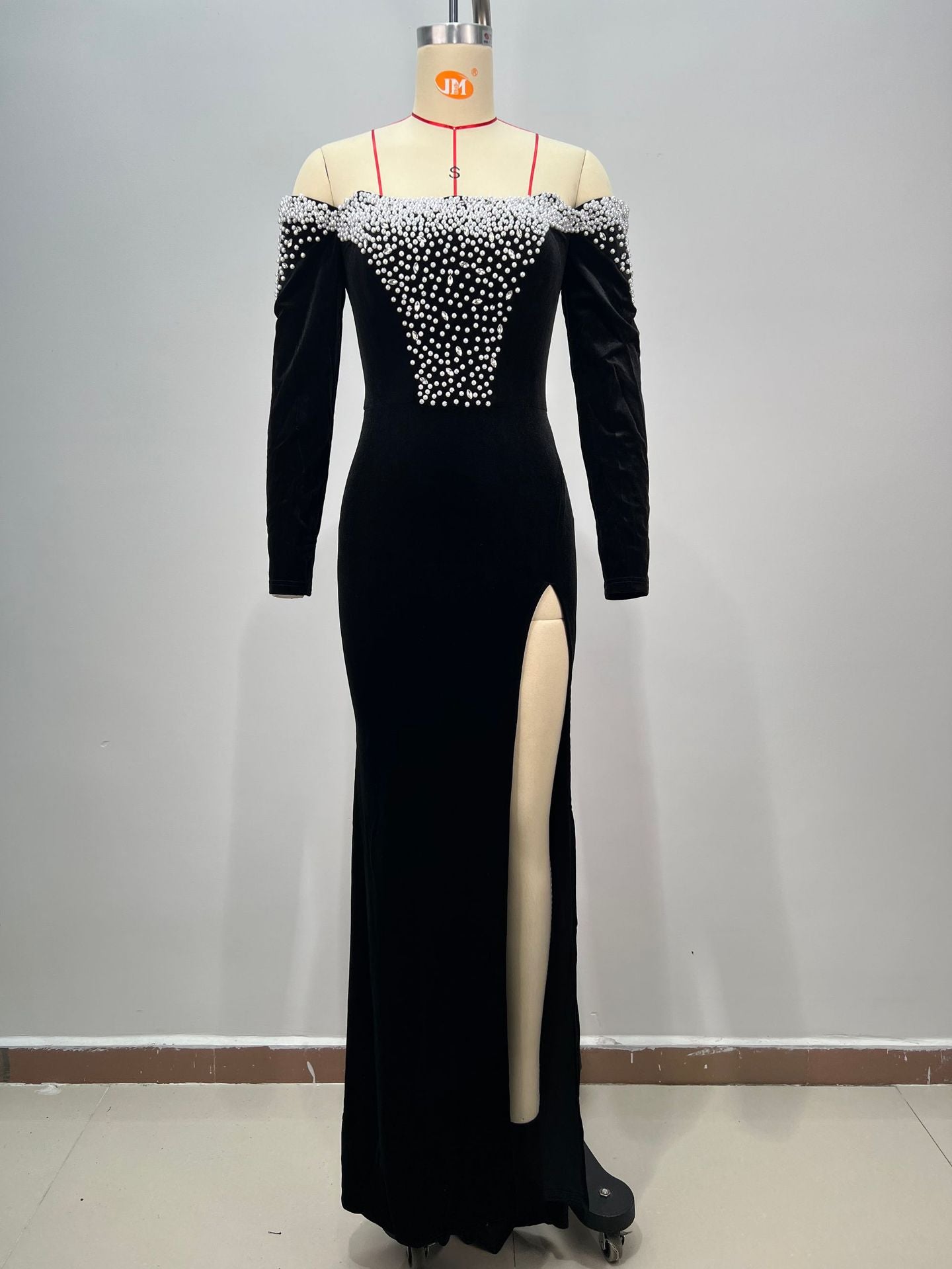 Women Black Luxury Velvet Formal Party Long Sleeve Bead Chain Slit Evening Dress 3