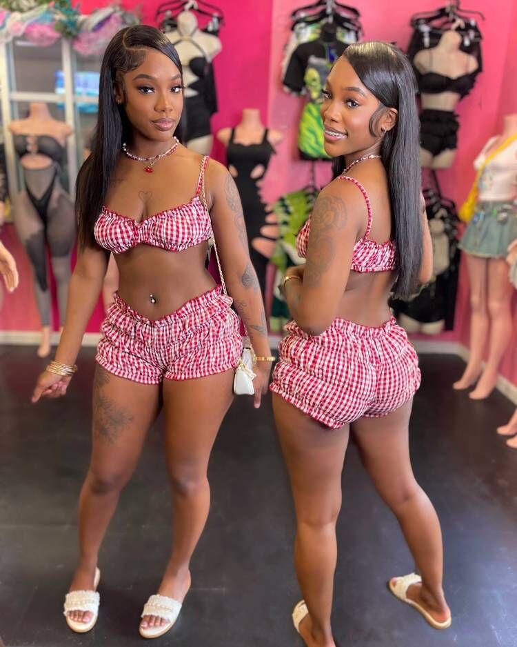 Women sexy plaid elastic pleated Shorts