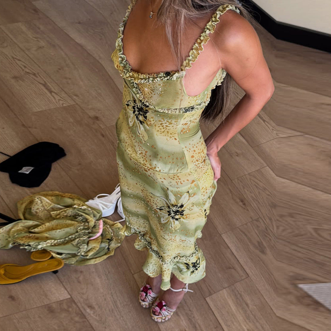 Fashion Women's V-Neck Low-Cut Camisole with Ruffle Edge Floral Print Skirt Set 4