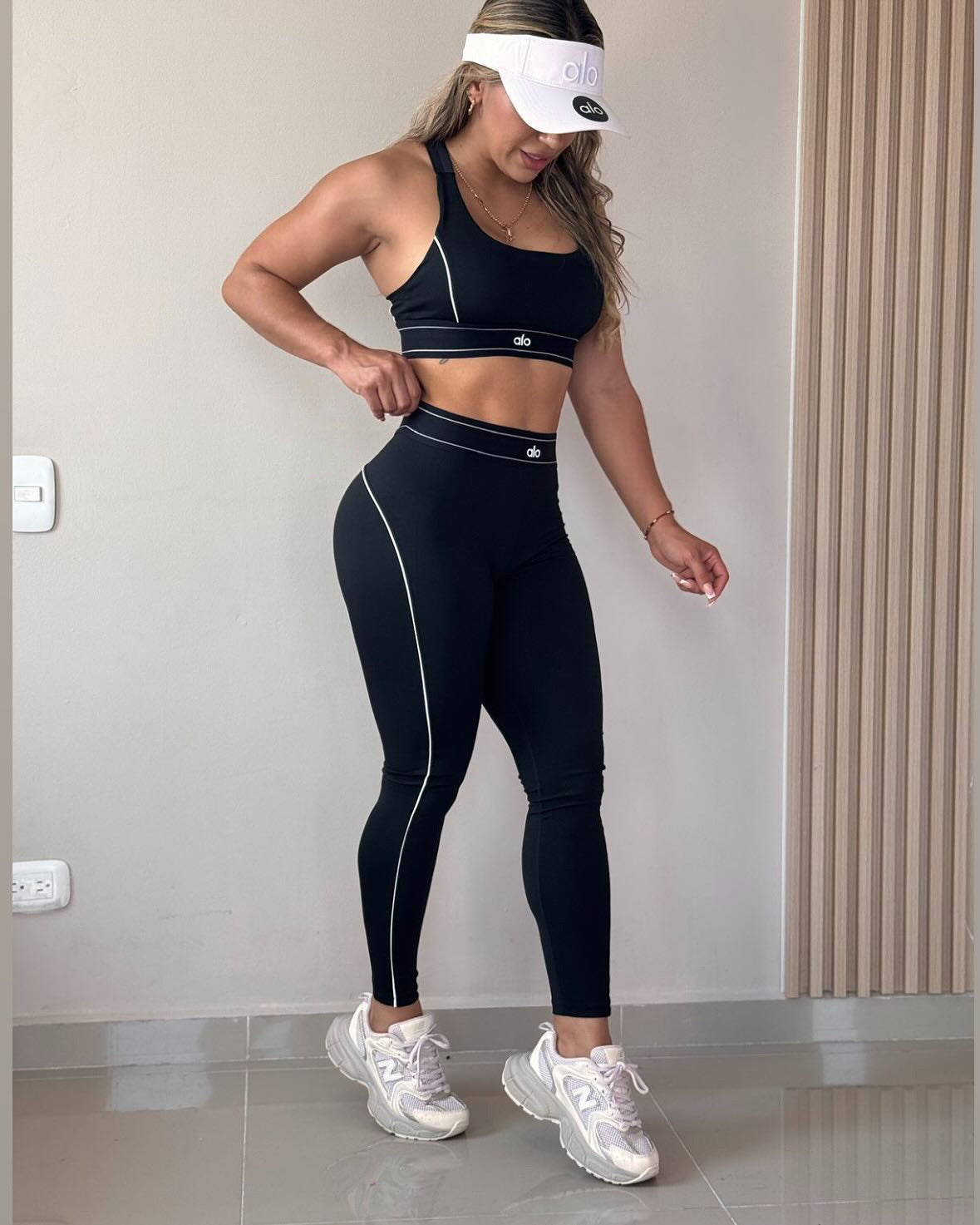 Women Sleeveless Athletic Tank Top and Pant Two-Piece Set for Fitness and Yoga