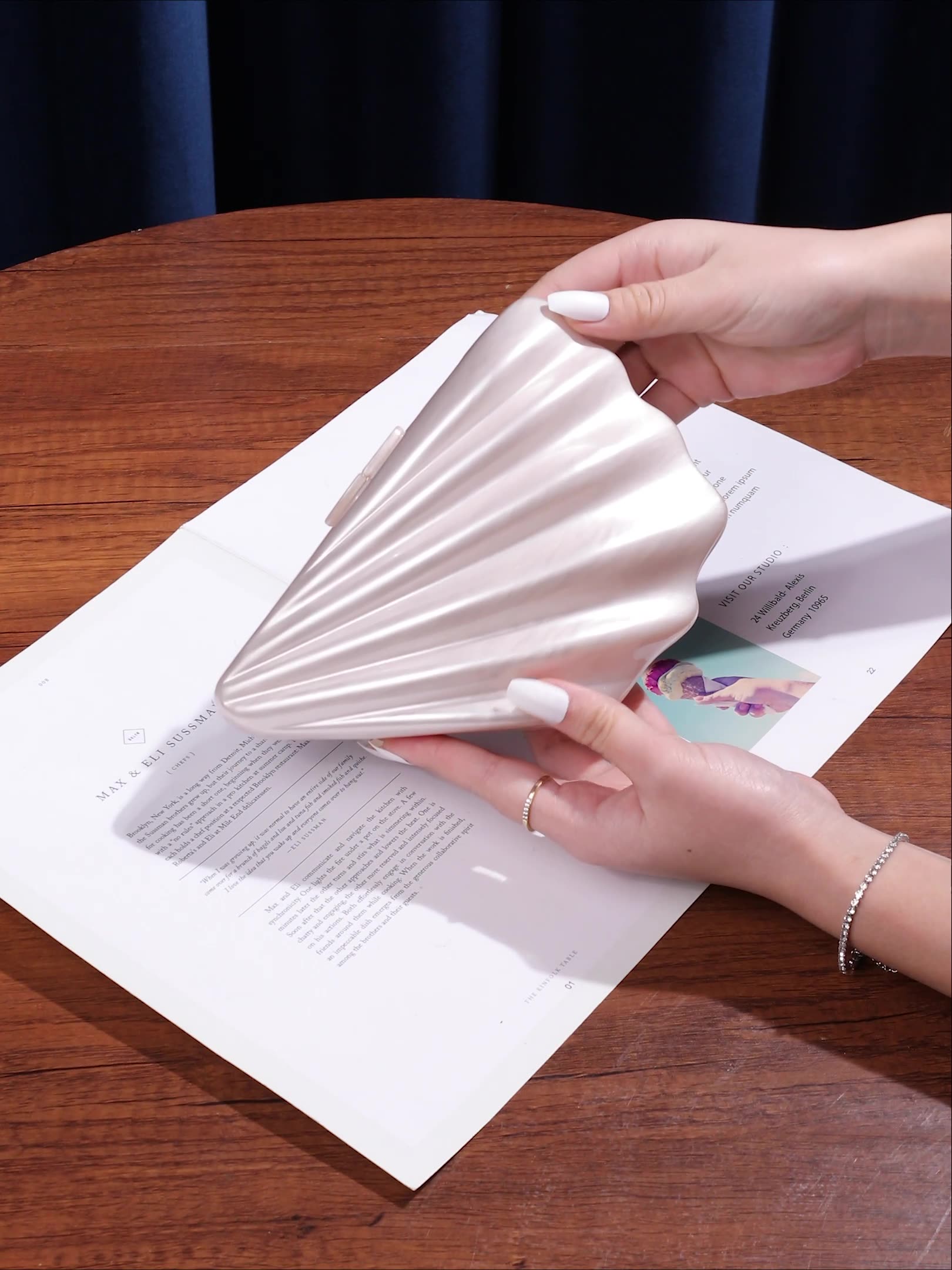 Women's Shoulder/Crossbody Bag Fan-Shaped Shell Acrylic Clutch for Wedding & Evening Party 9