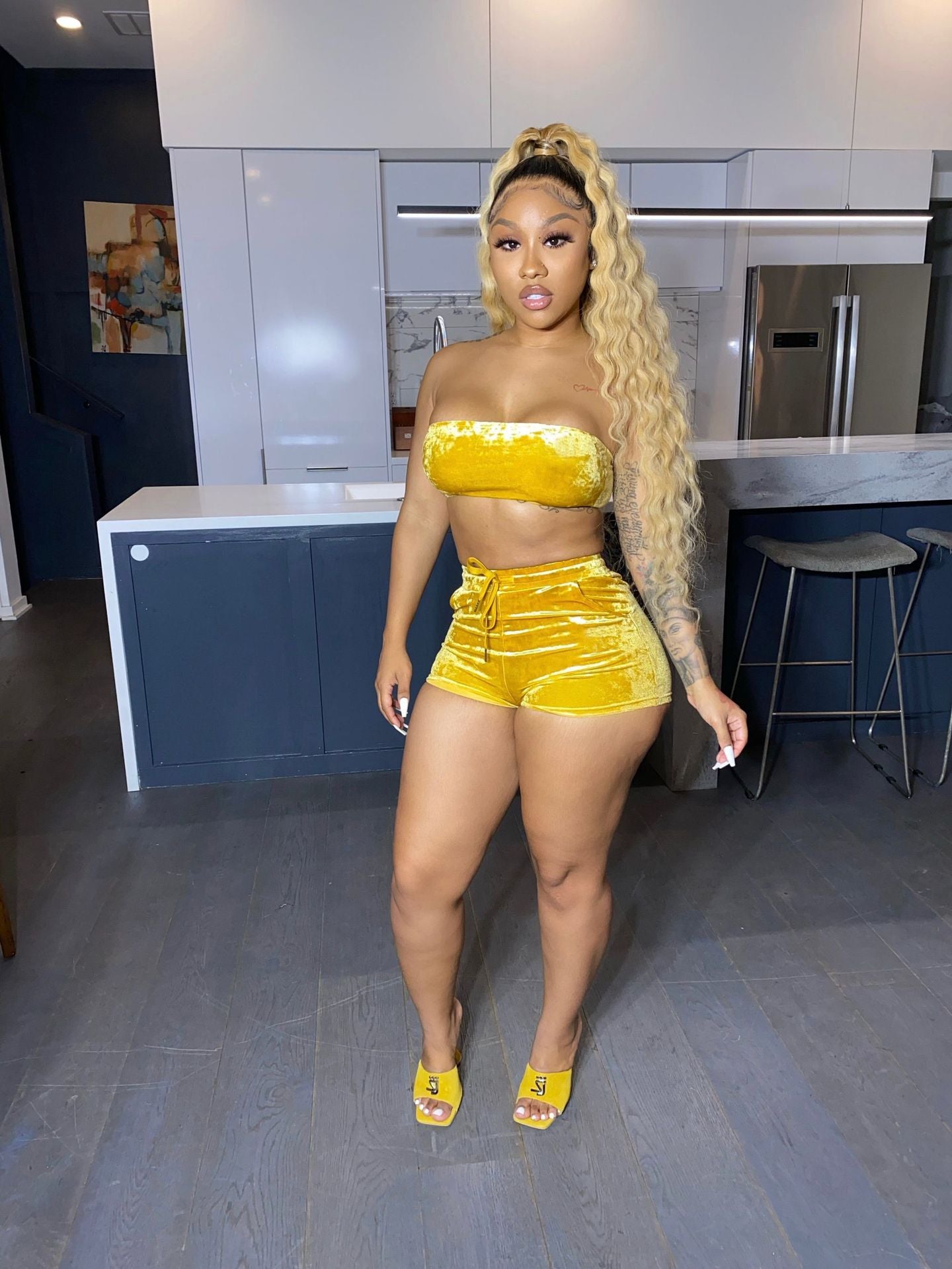 Women's Fashion Short SleeveVelvet Strapless Two Piece Shorts Set 3