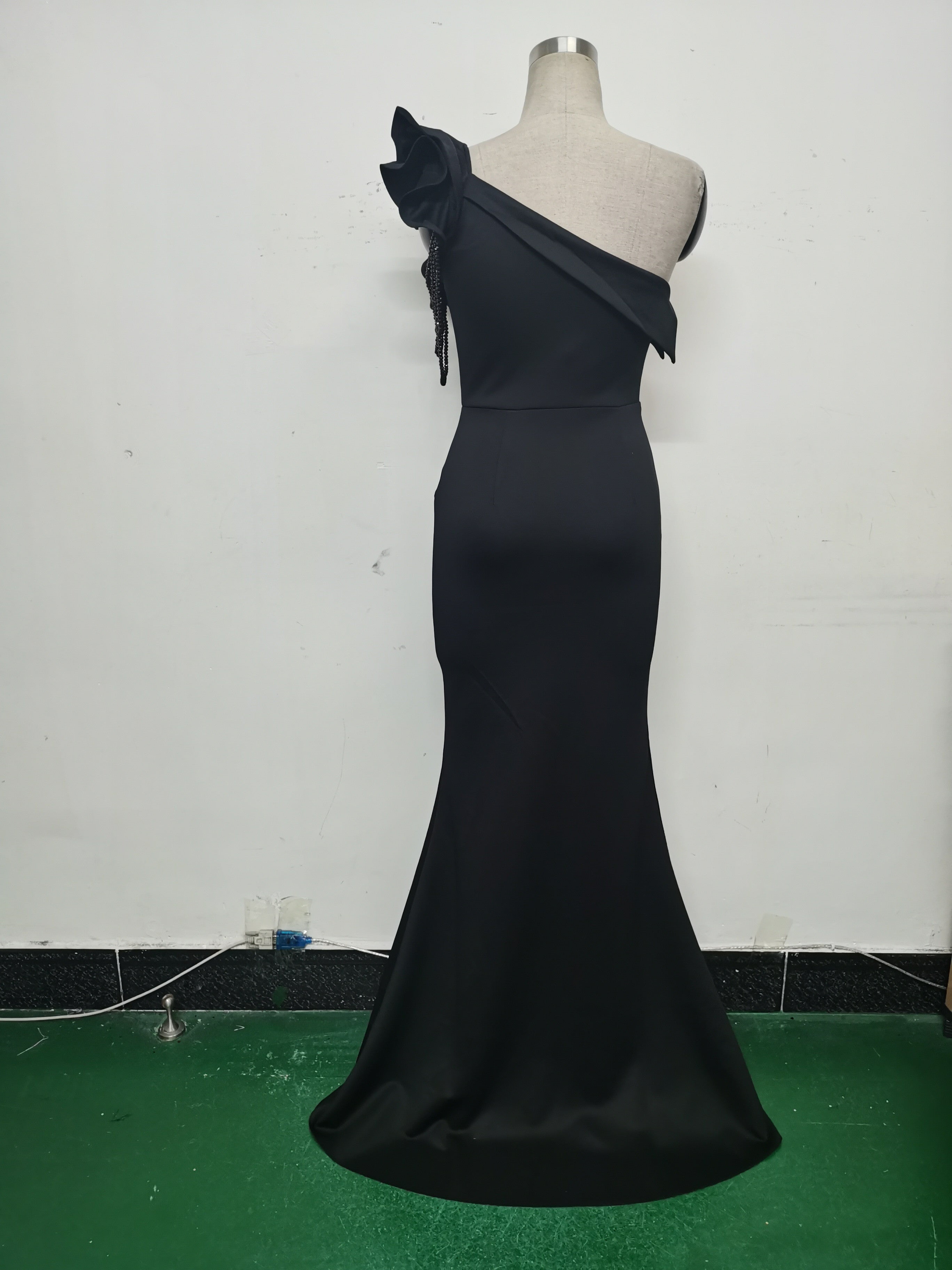 Women Lotus Leaf Shoulder Slash Shoulder Beaded Beaded Evening Dress 18