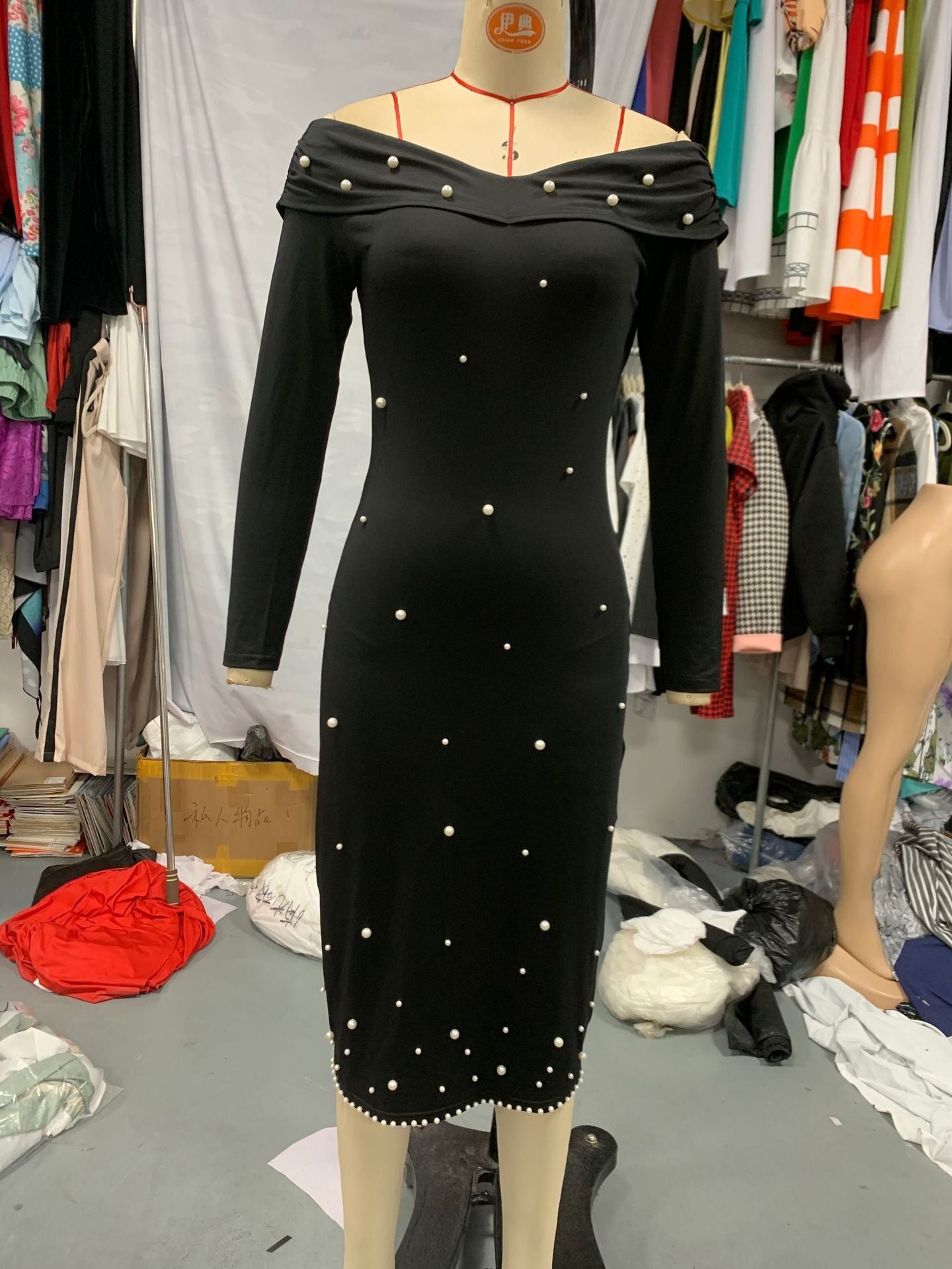 Fashionable And Elegant Off-Shoulder Solid Color Long Sleeve Beaded Bodycon Dress 9