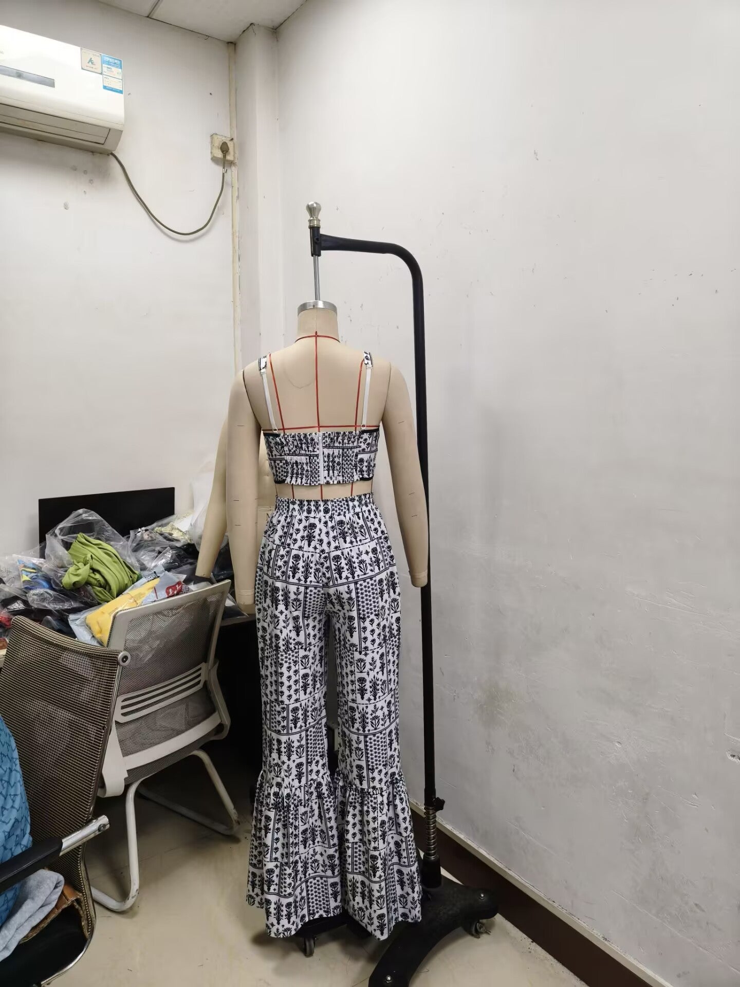 Women's Fashion Black/White Print Strap Top High-Waist Bell Bottom Pants Two-Piece Set 5