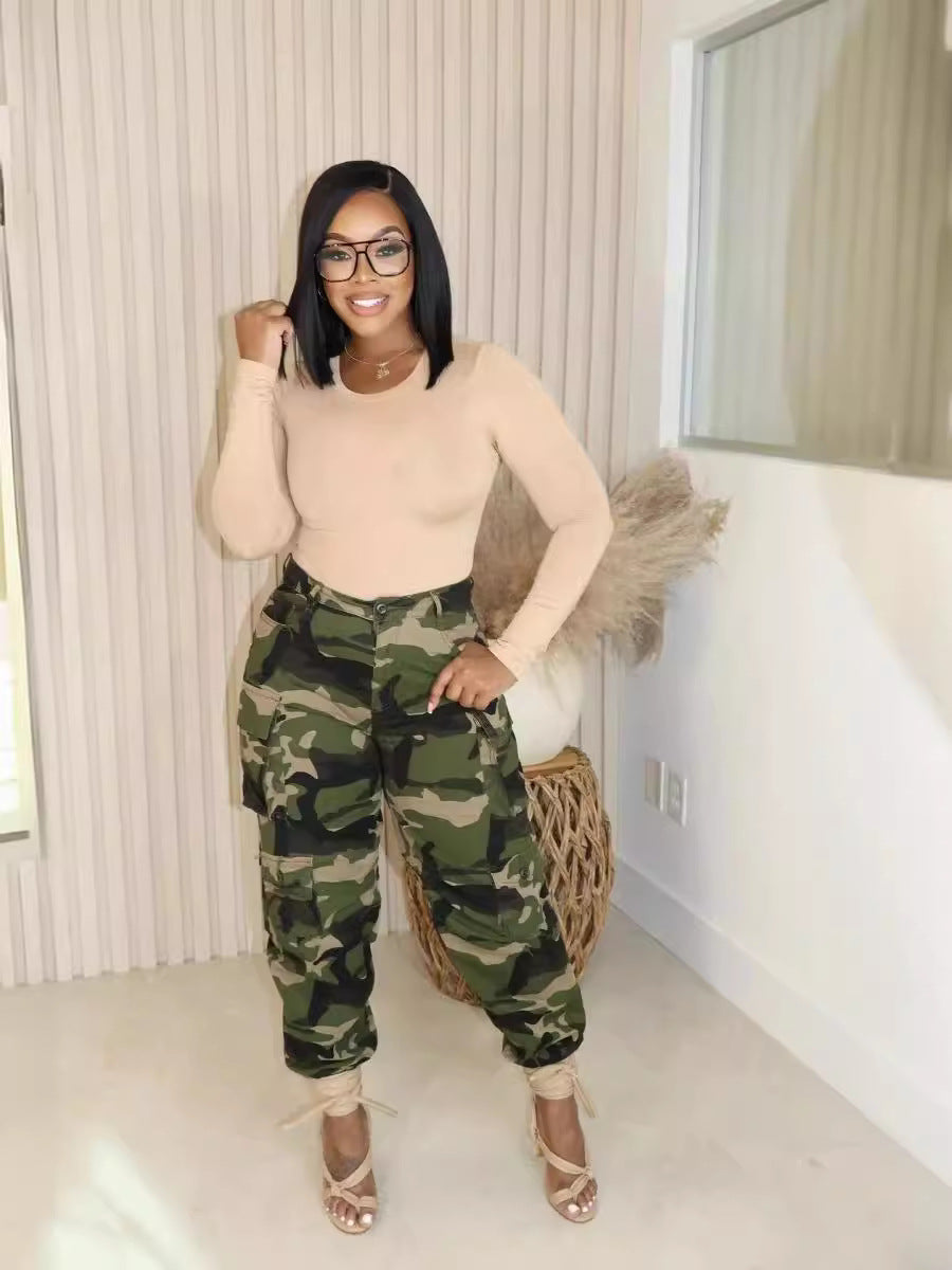 Women camouflage print accordion pocket trousers 4