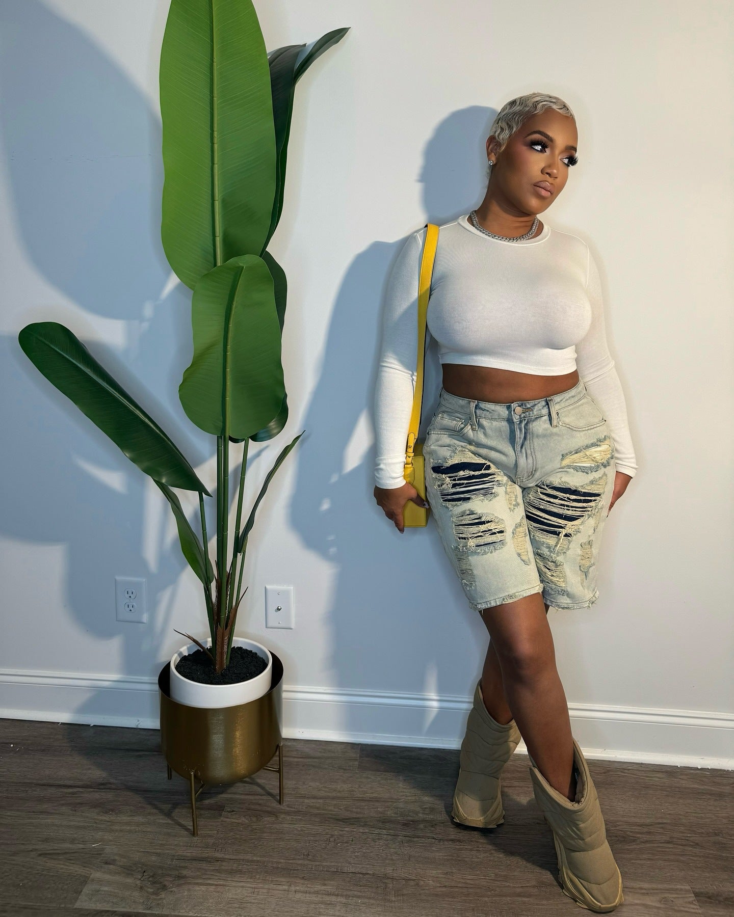 Women street fashion washed Ripped Patchwork Denim three-quarter pants 3