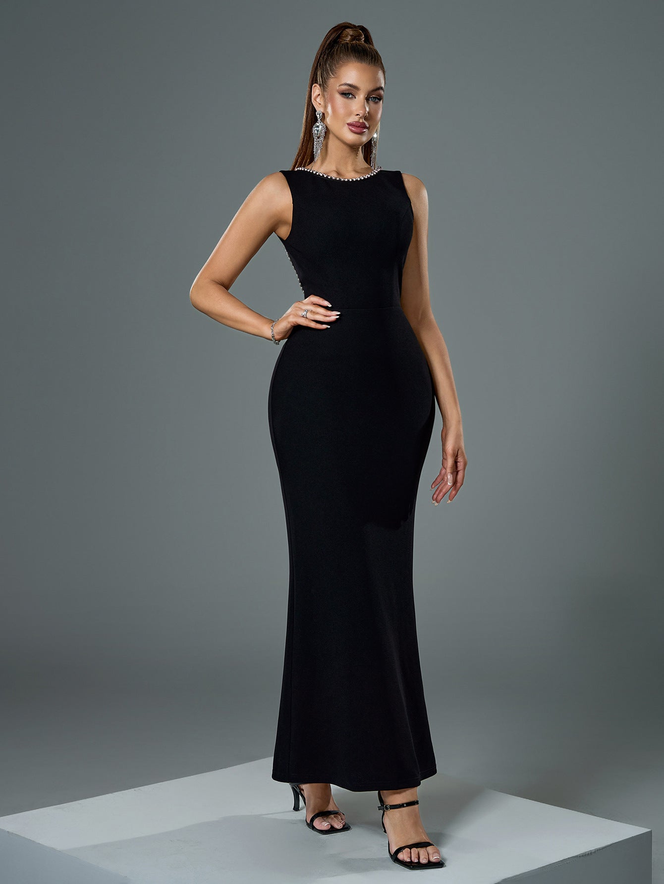 Fashion Sexy V-Neck Low Back Pearl Straps Evening Gown 5