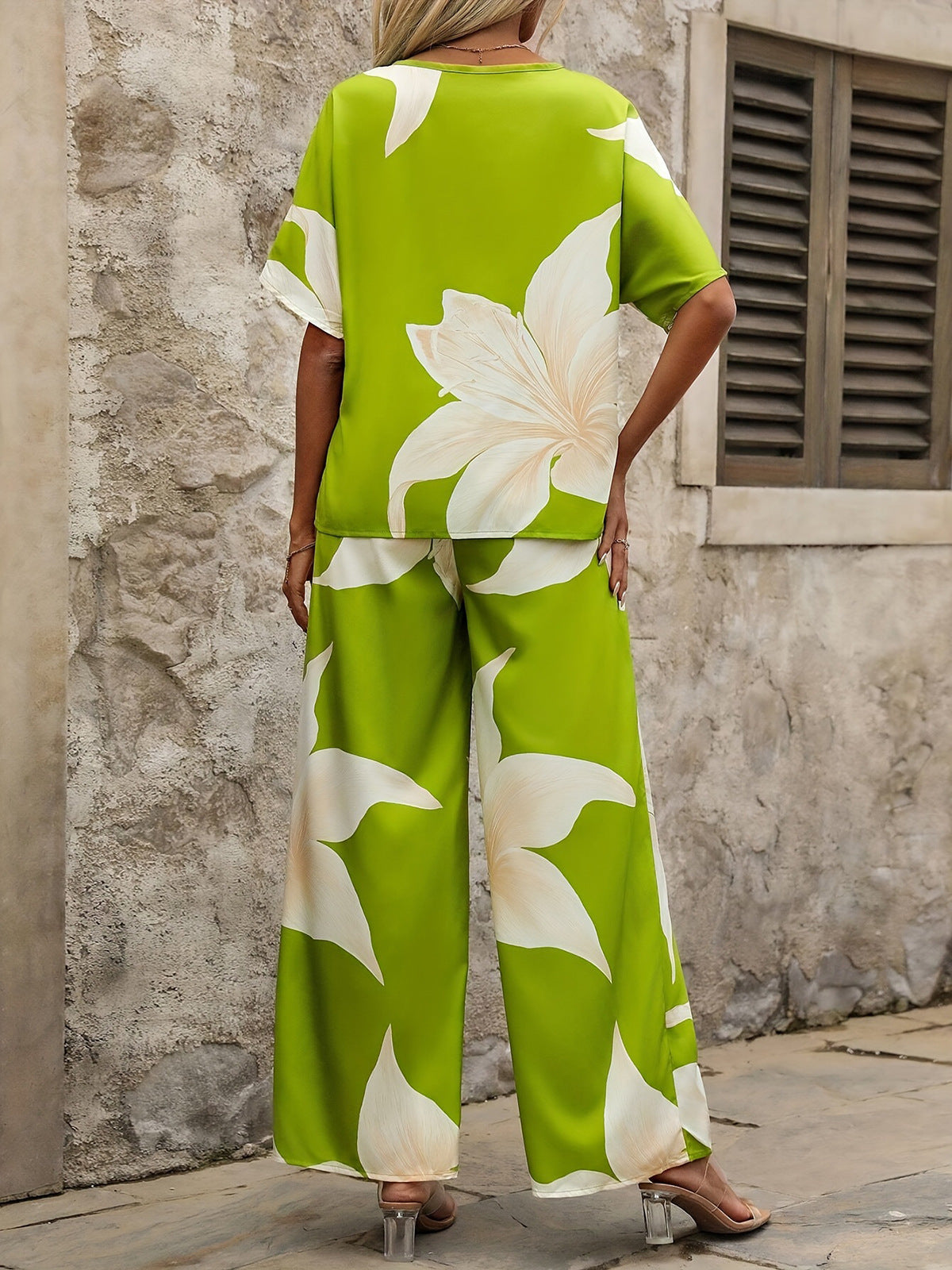 Women Summer Printed V-Neck Bat Sleeves Top and Long Pants Two-Piece Set 4