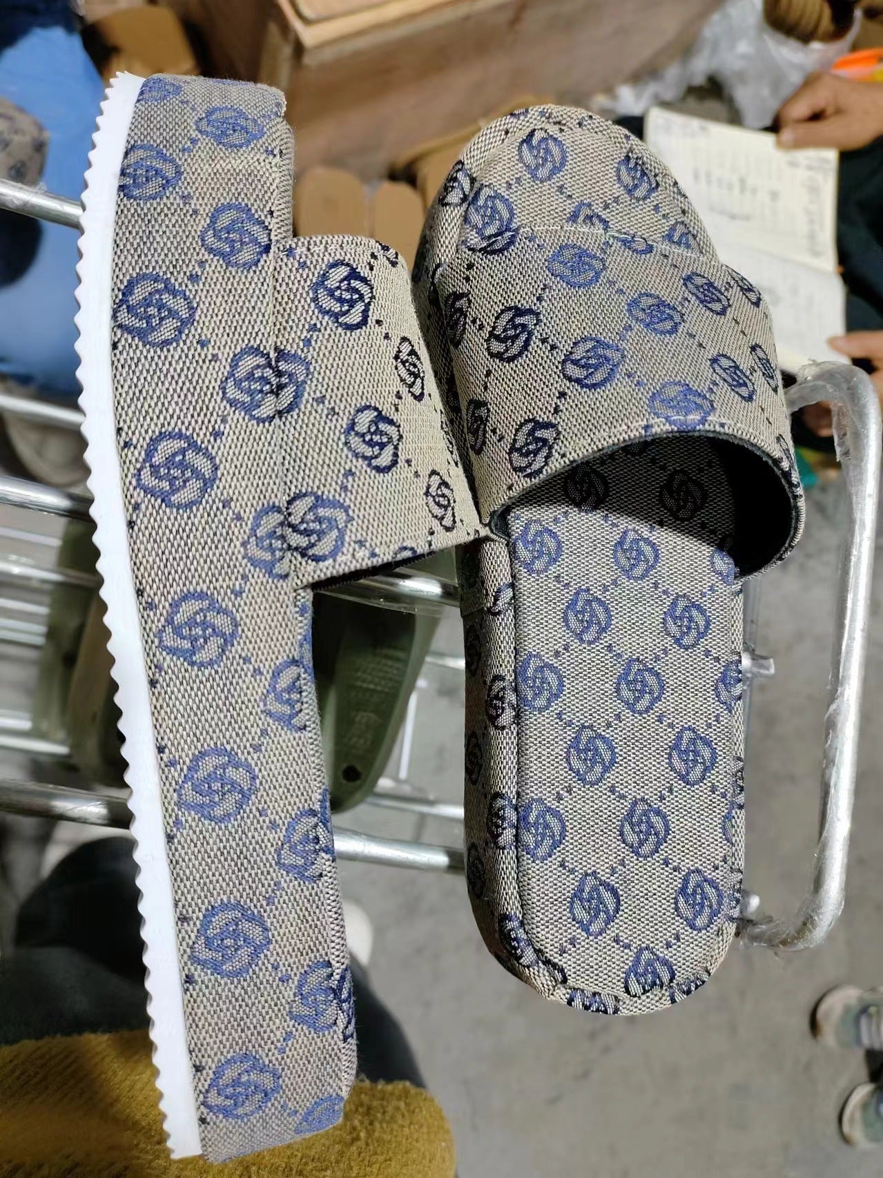 Women Plum Blossom Embroidery Platform Casual Slippers 3