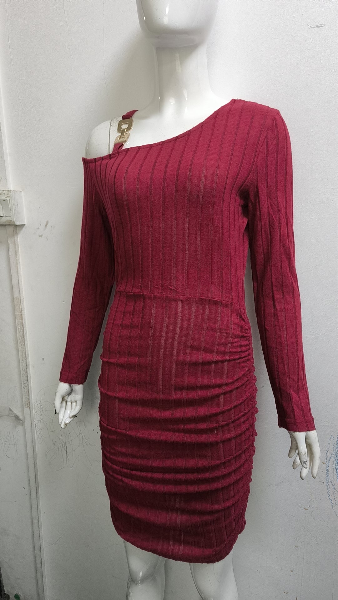 Autumn And Winter Solid Color Metal Buckle Slash Shoulder Tight Fitting Sexy Long-Sleeved Bodycon Slim Dress For Women 10