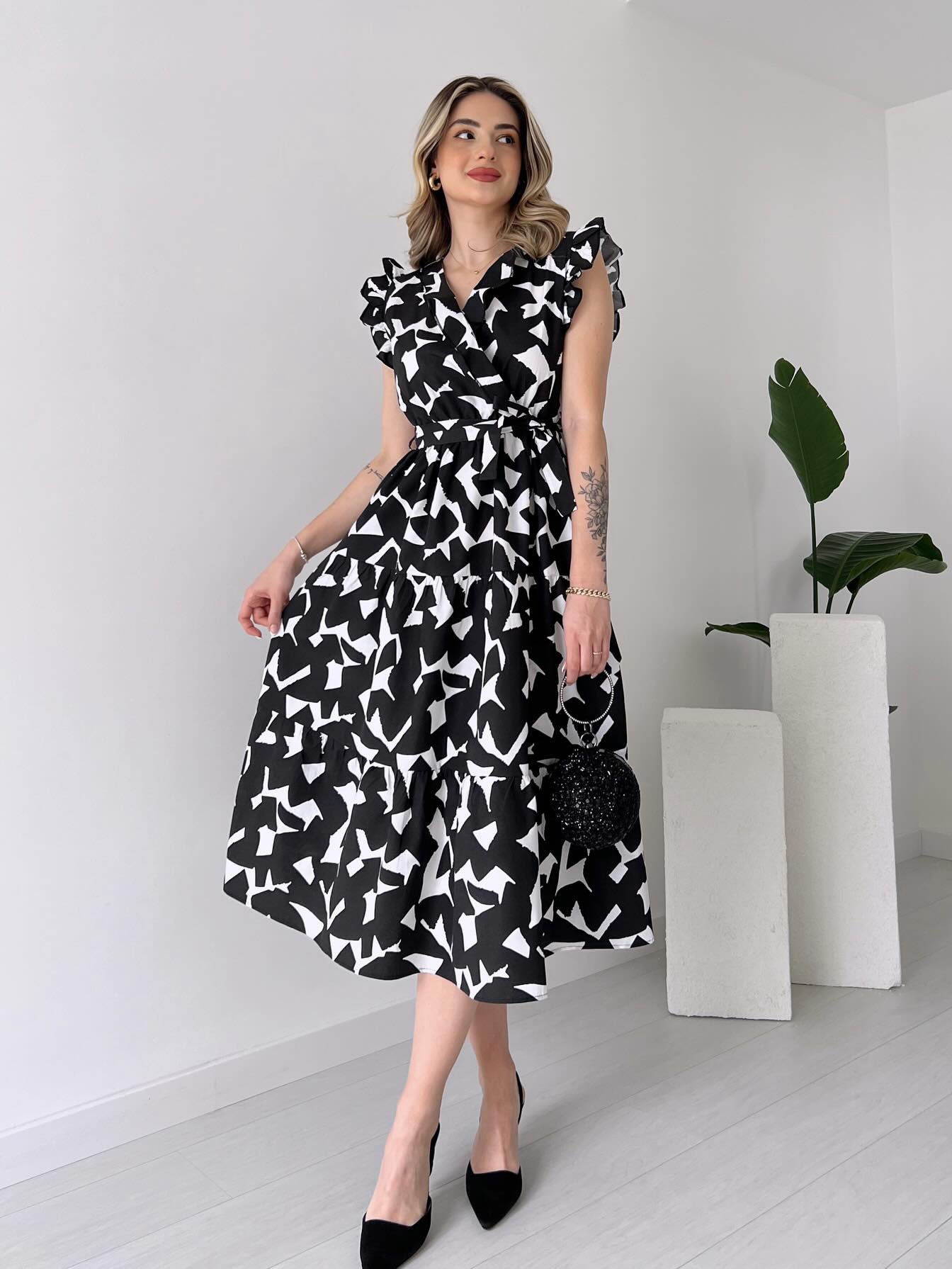 Chic Elegant Dress V-Neck Slim Waist Belt Black And White Printed Mid-Length Dress 3