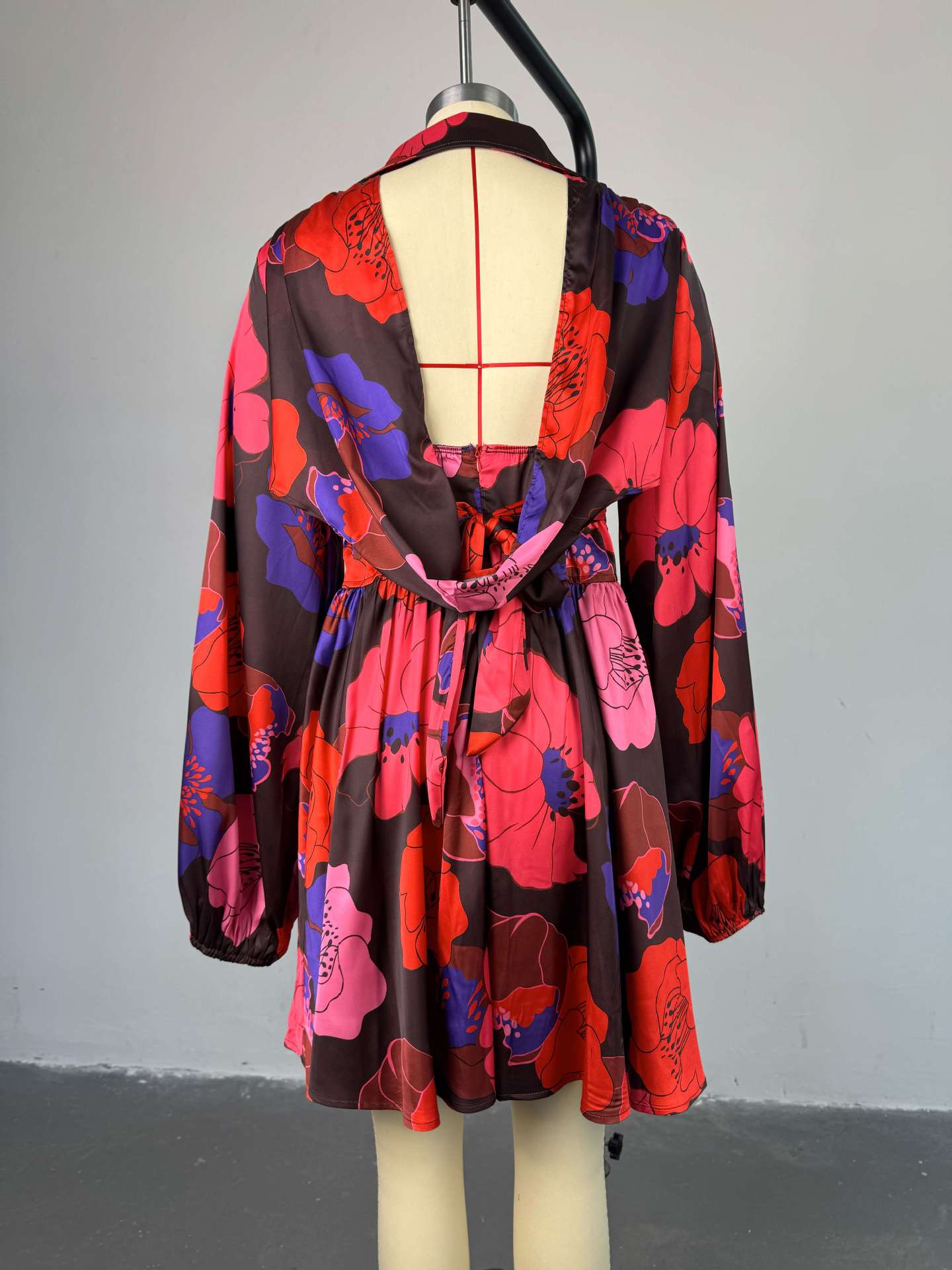 Women spring elegant printed v-neck backless dress 4