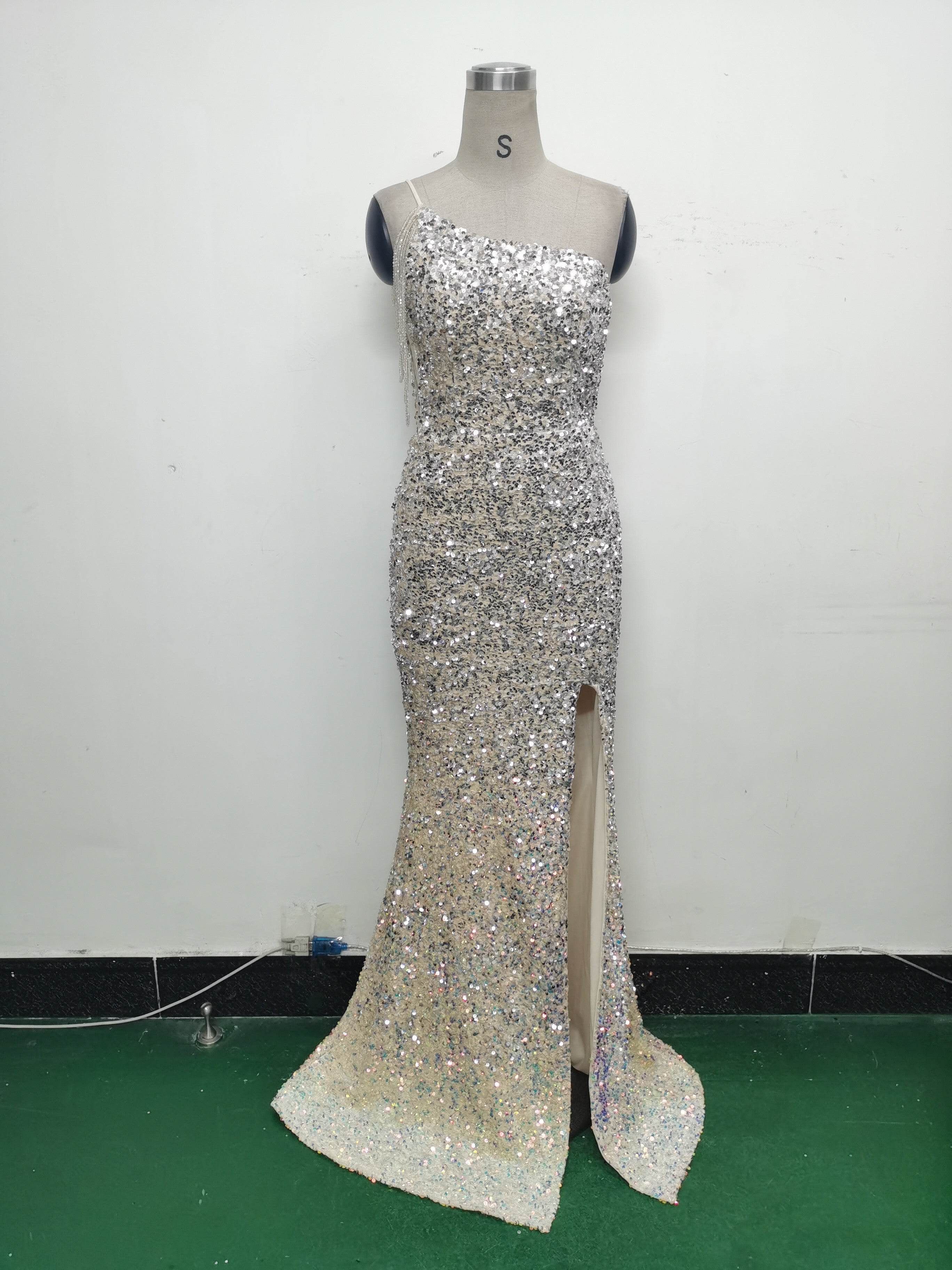 Gradient Sequins One-Shoulder Strap Evening Dress 23