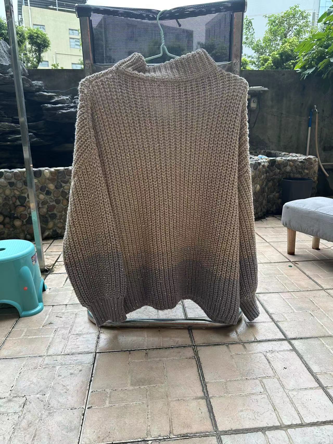 Women sequined V-neck sweater 12