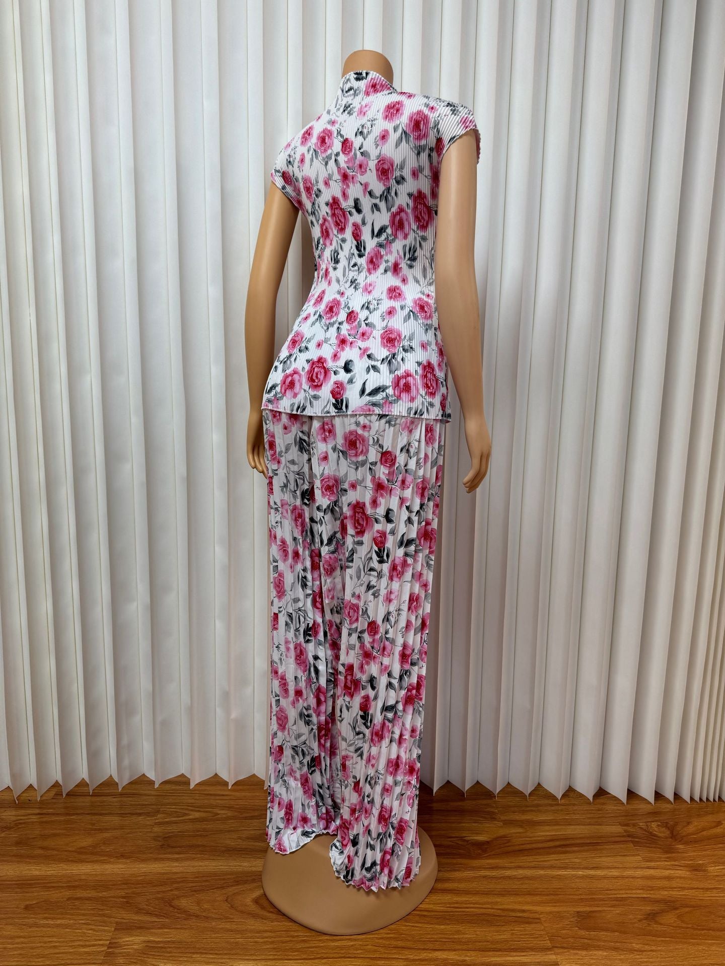 Women's Flower Pleated Top & Loose Pants Set 9