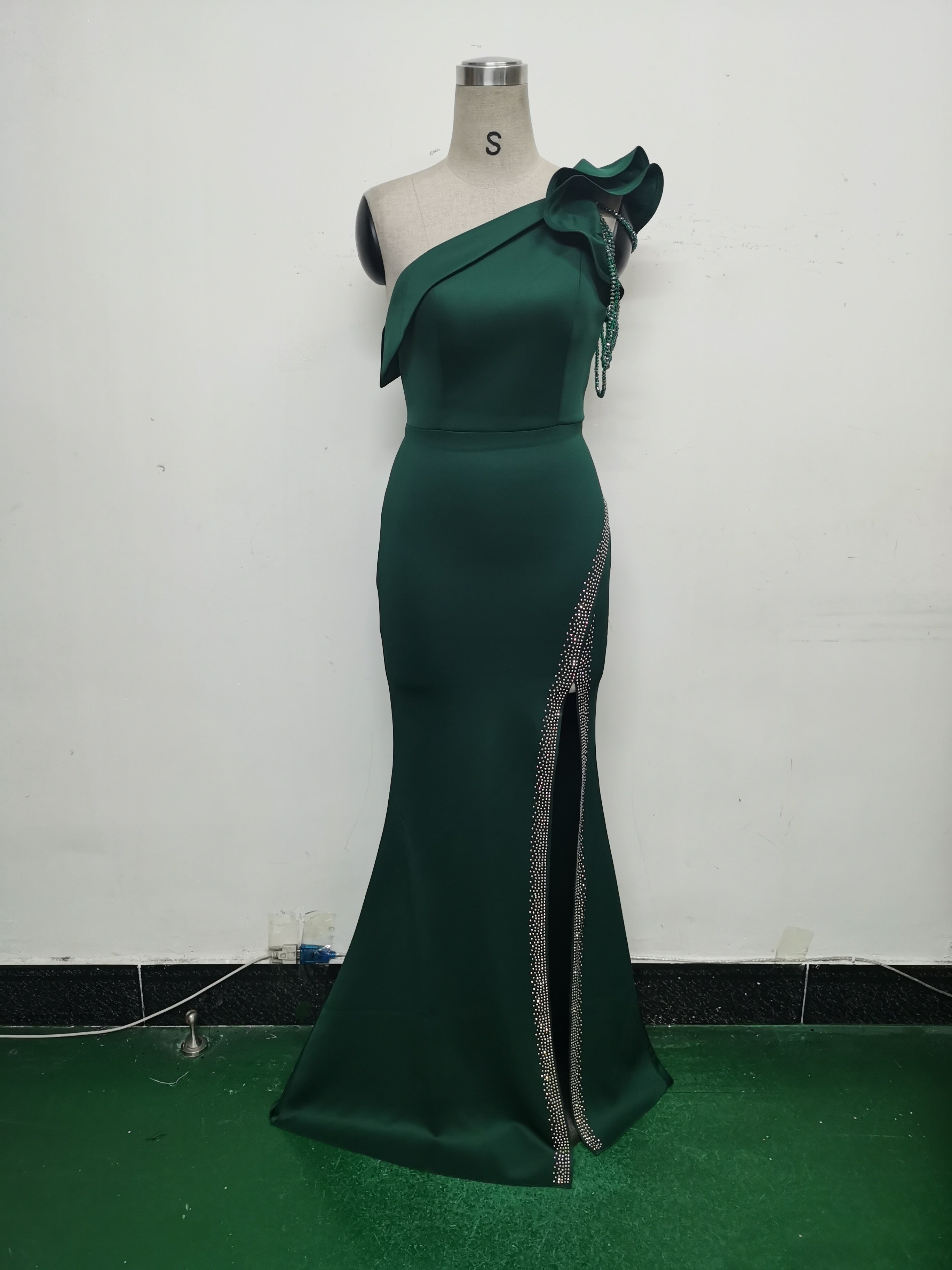 Women Lotus Leaf Shoulder Slash Shoulder Beaded Beaded Evening Dress 21