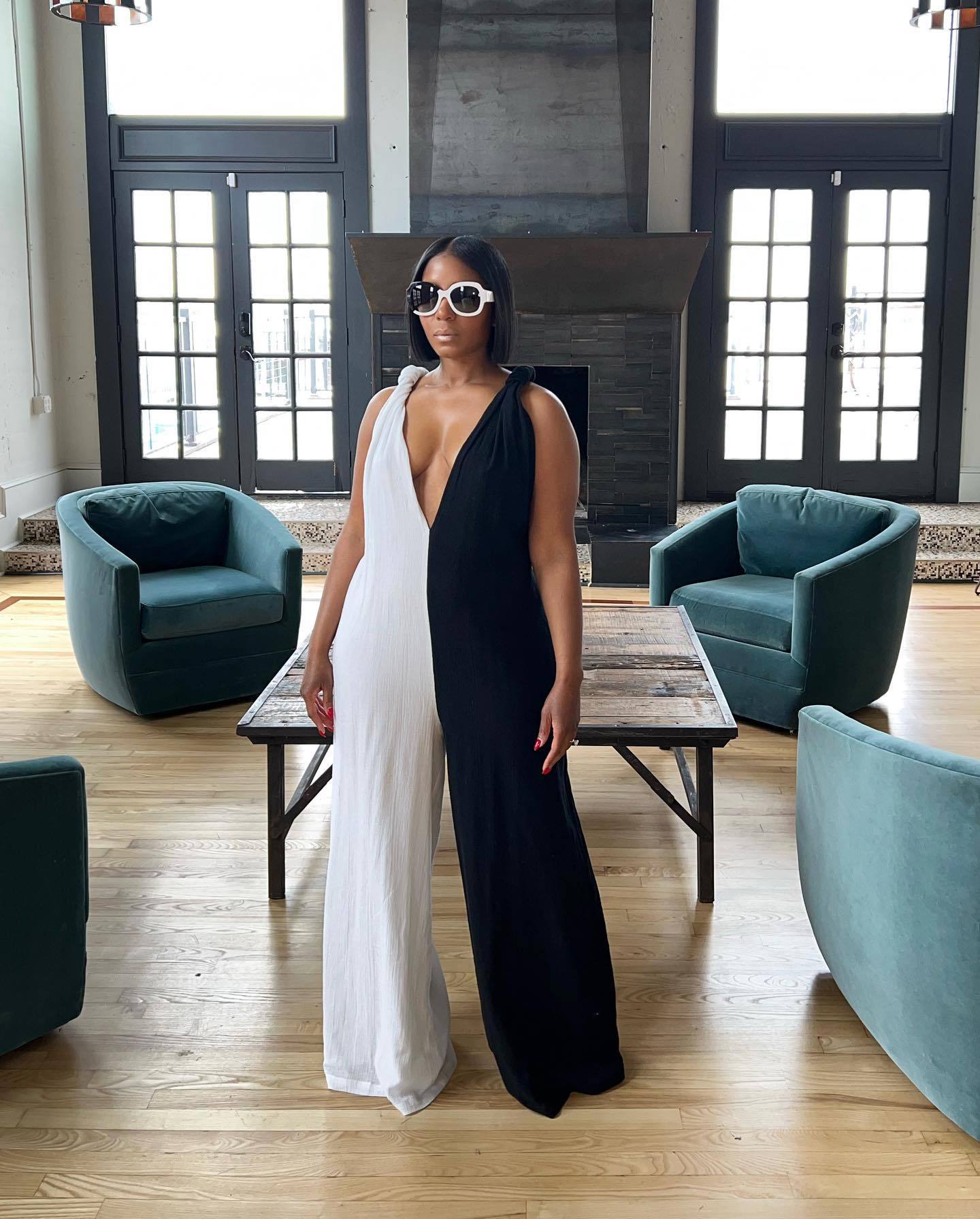 Women's Black And White Contrast V-Neck Straps Wide Leg Jumpsuit 3