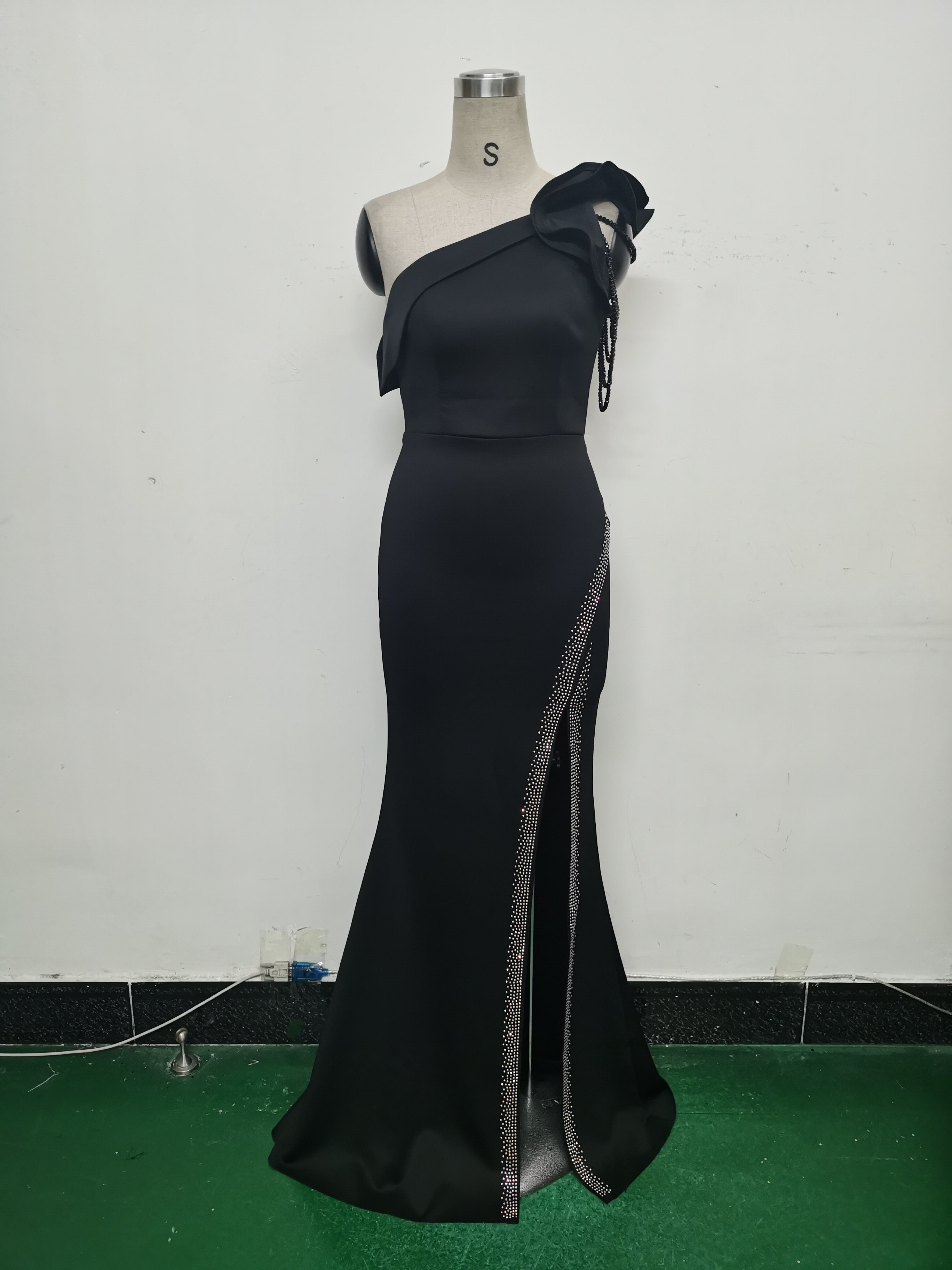 Women Lotus Leaf Shoulder Slash Shoulder Beaded Beaded Evening Dress 19