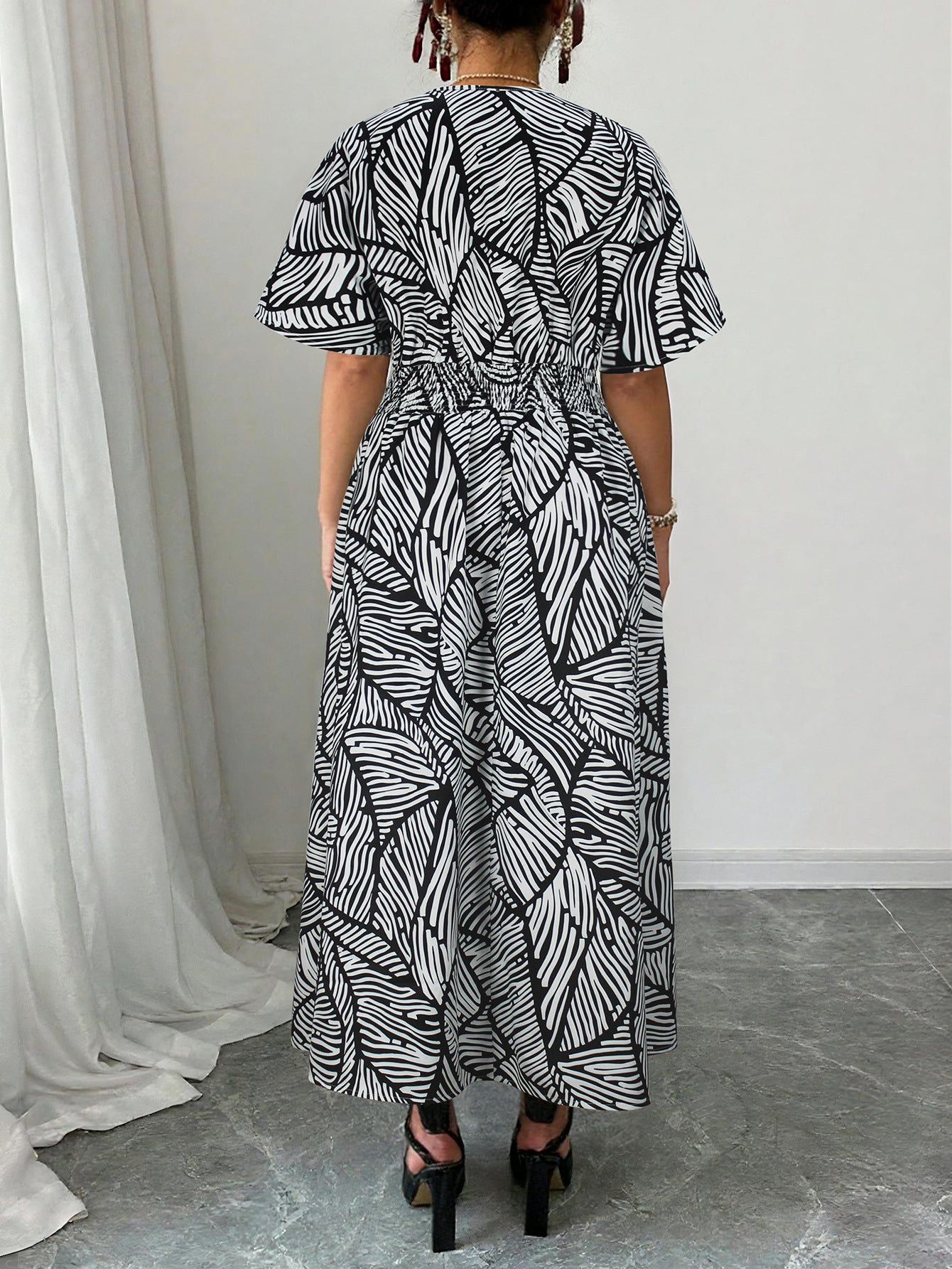 Fashionable V-Neck Black & White Contrast Dress Spring/Summer Women's Wear 3