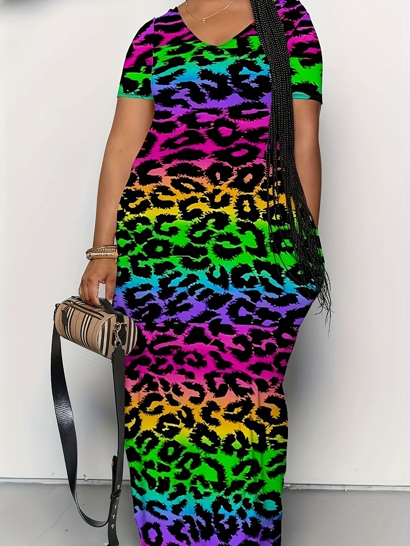 Plus Size Women V-Neck Printed Pocket Dress 4