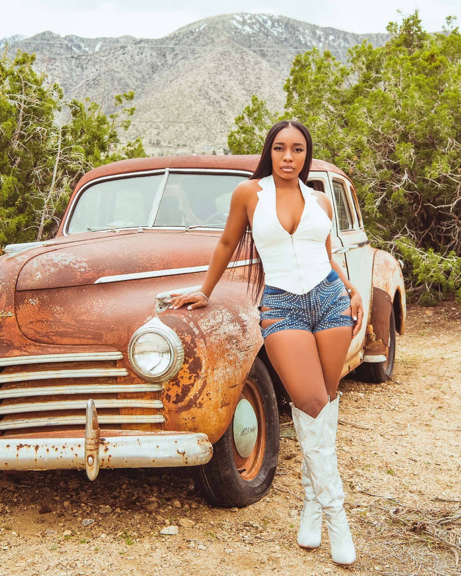 Women's Summer Beaded Ripped Washed Tight Fitting Sexy Stretch Denim Pants 5