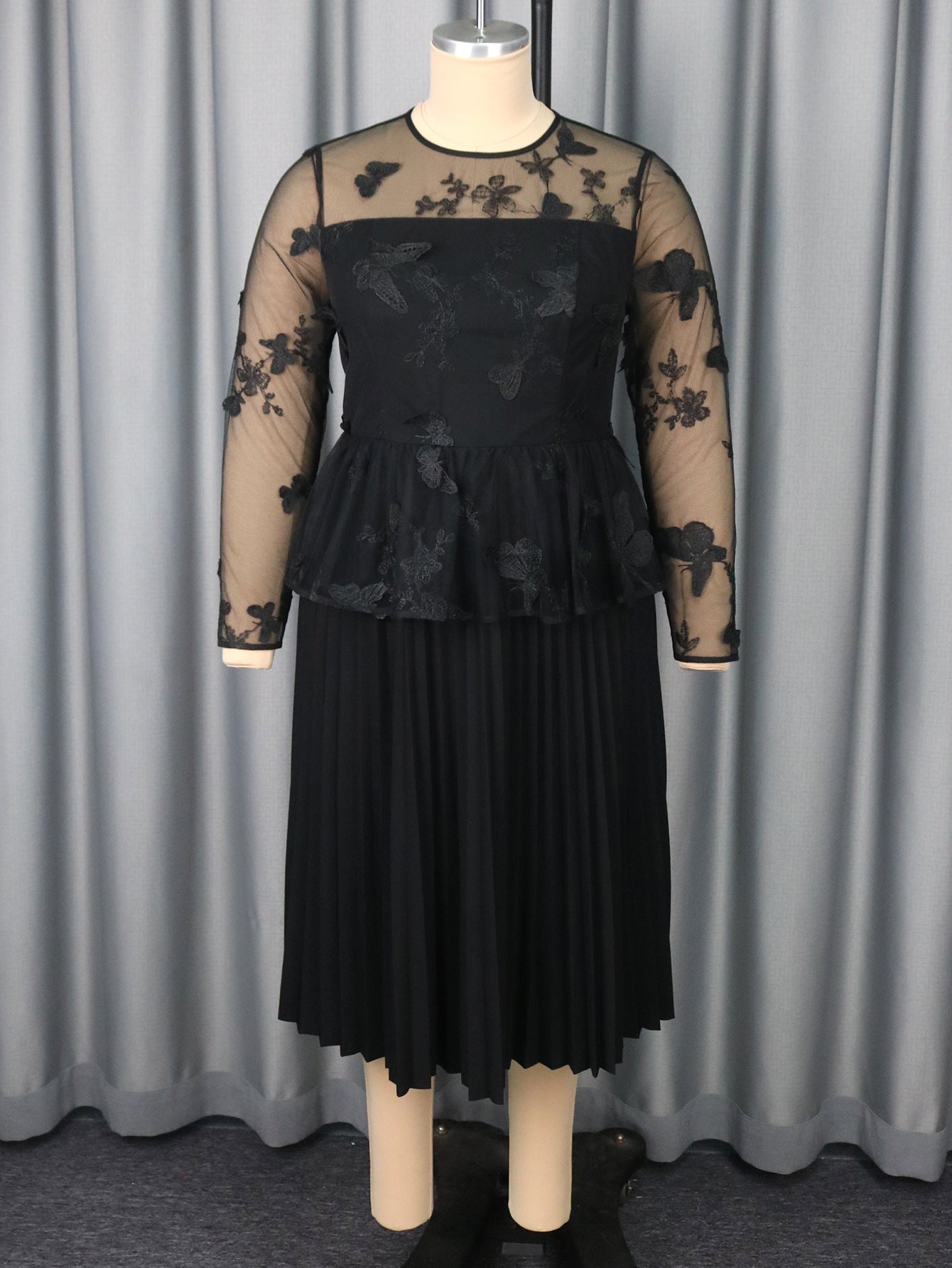 Plus-Size Women Elegant Black Patchwork Embroidered Mesh Ruffle Long-Sleeved Pleated Dress 7