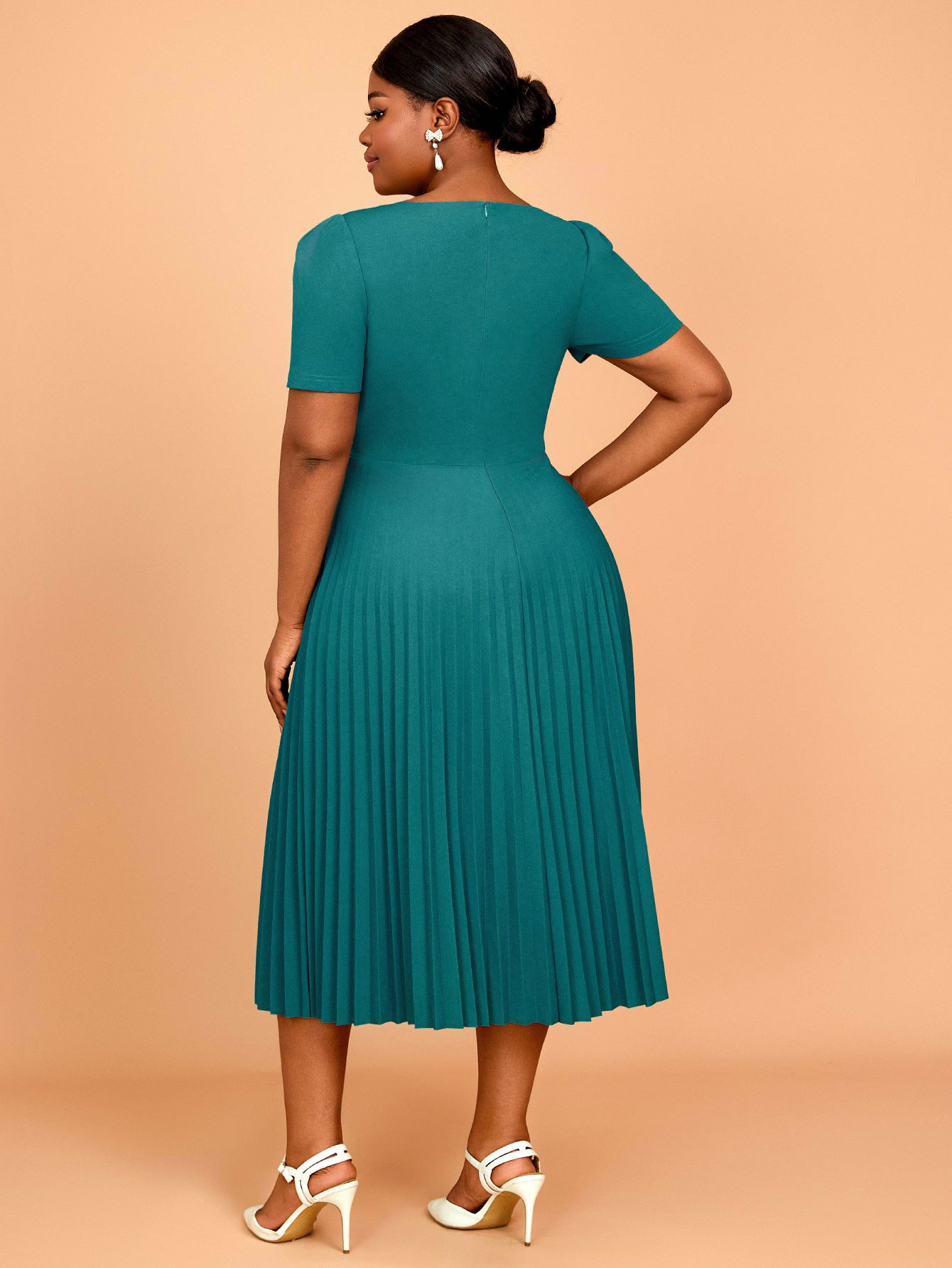 Women Elegant Square Neck Sequin Pleated Dress 3