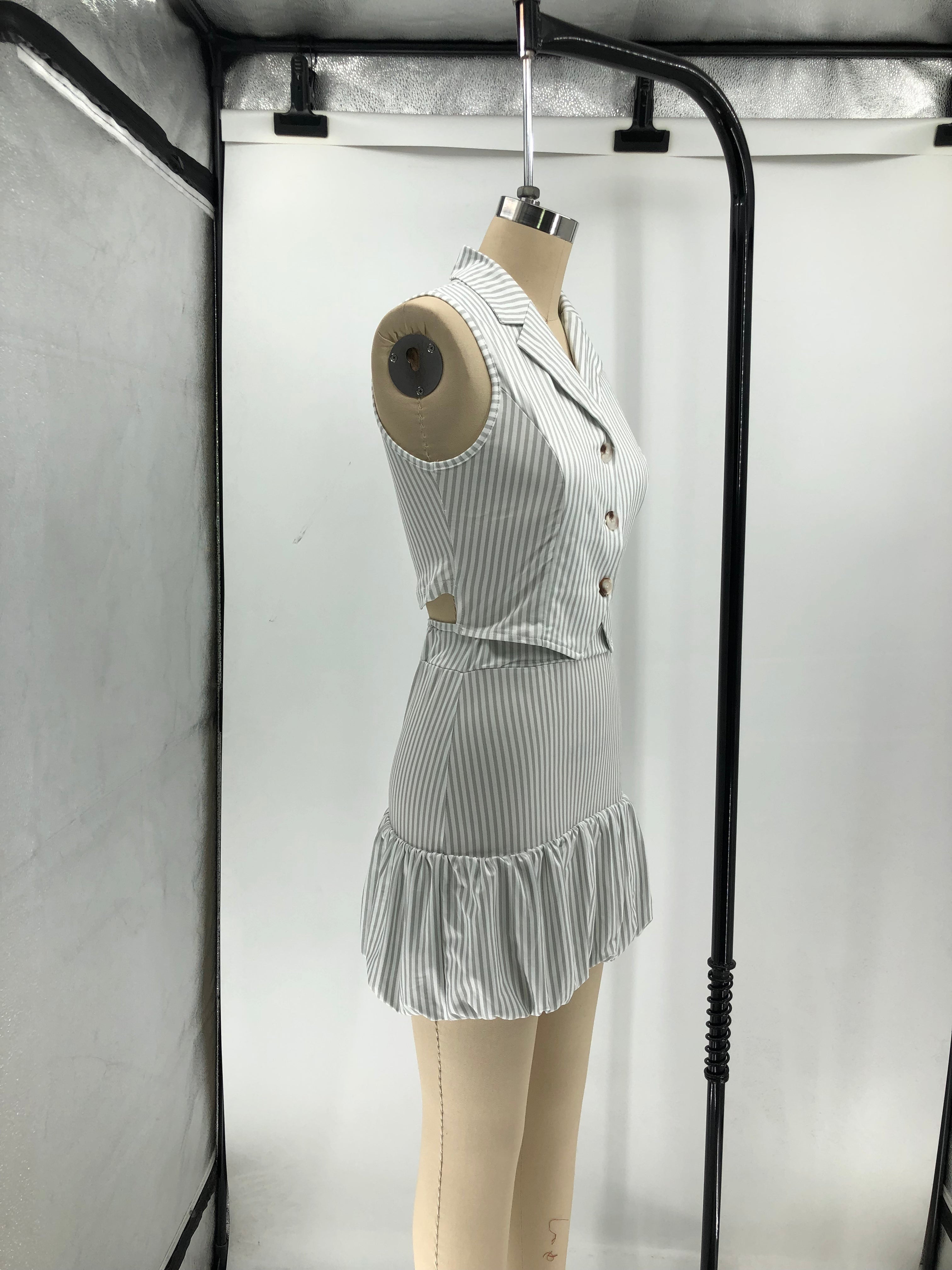 Summer women's v-neck contrast striped single-breasted sleeveless vest 13