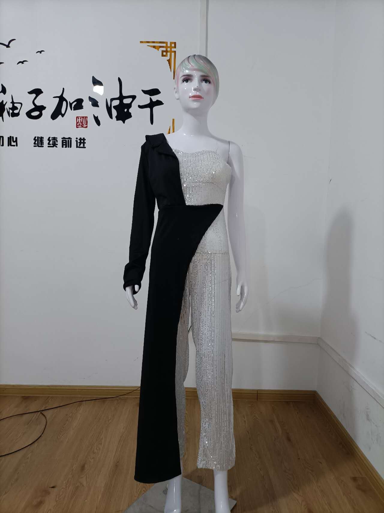 Women Silver Patchwork Sequined One Shoulder Jumpsuit 9