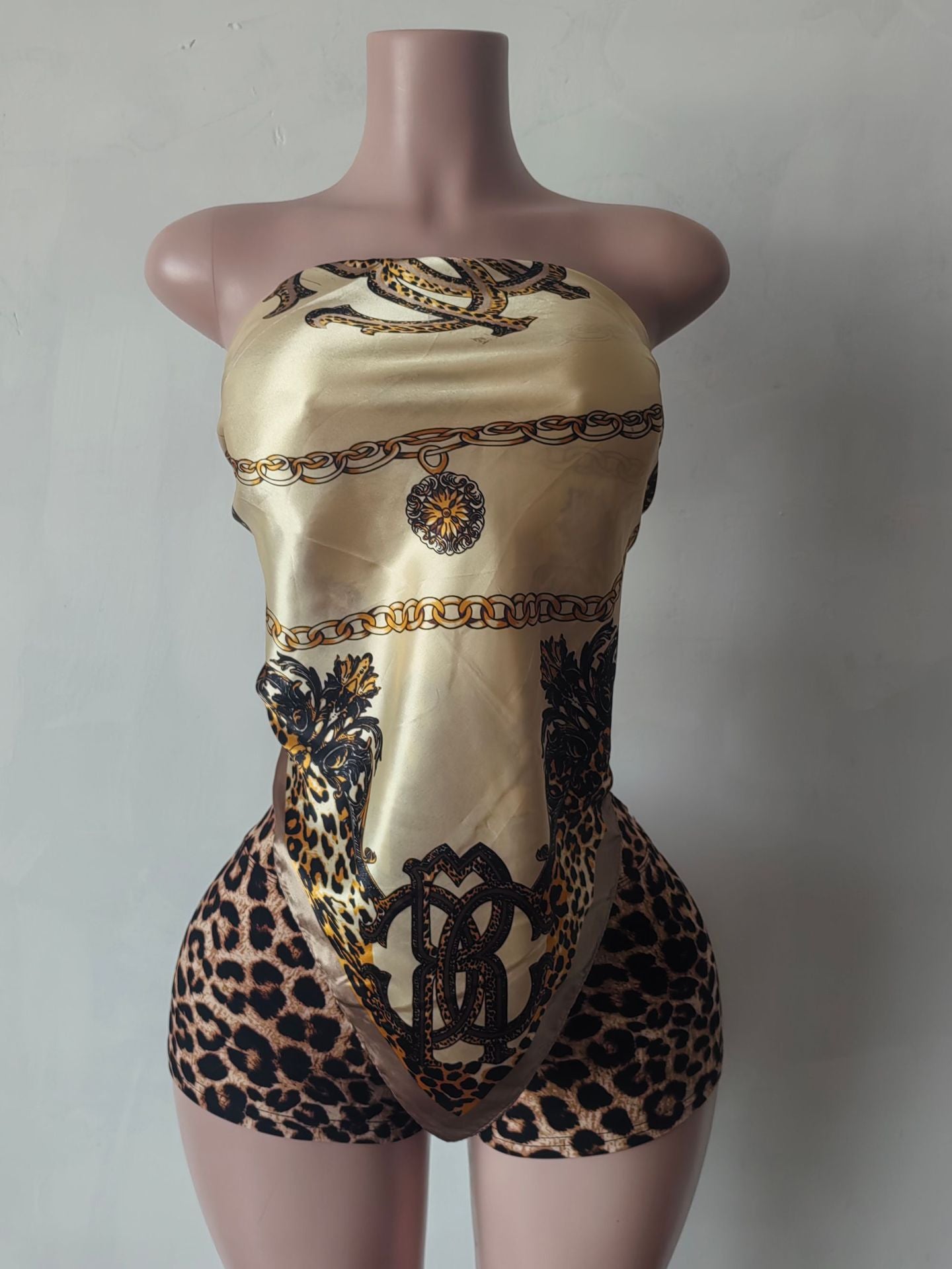 Fashionable Women's Print Sexy Strapless Two Piece Shorts Set 10