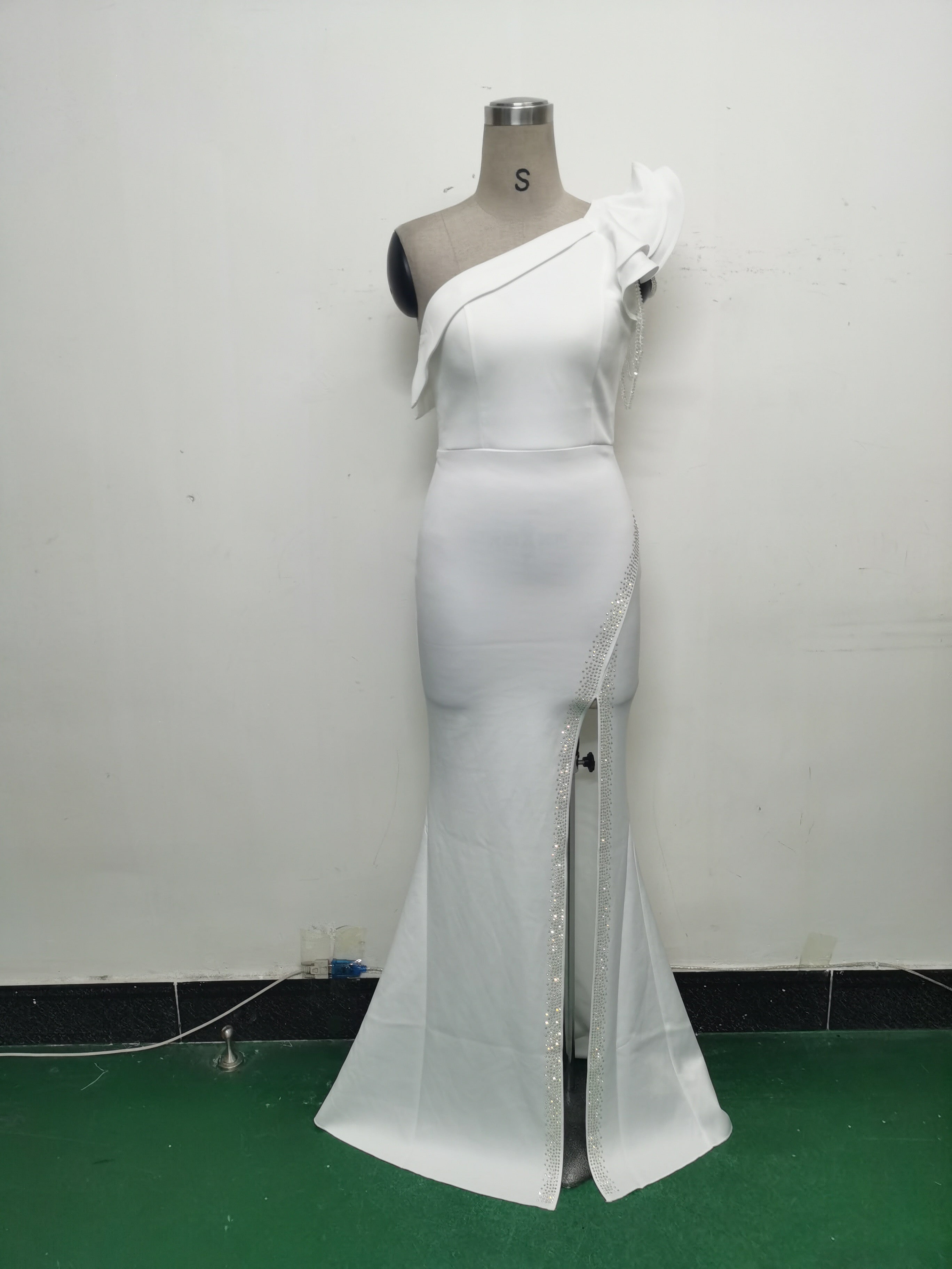 Women Lotus Leaf Shoulder Slash Shoulder Beaded Beaded Evening Dress 31