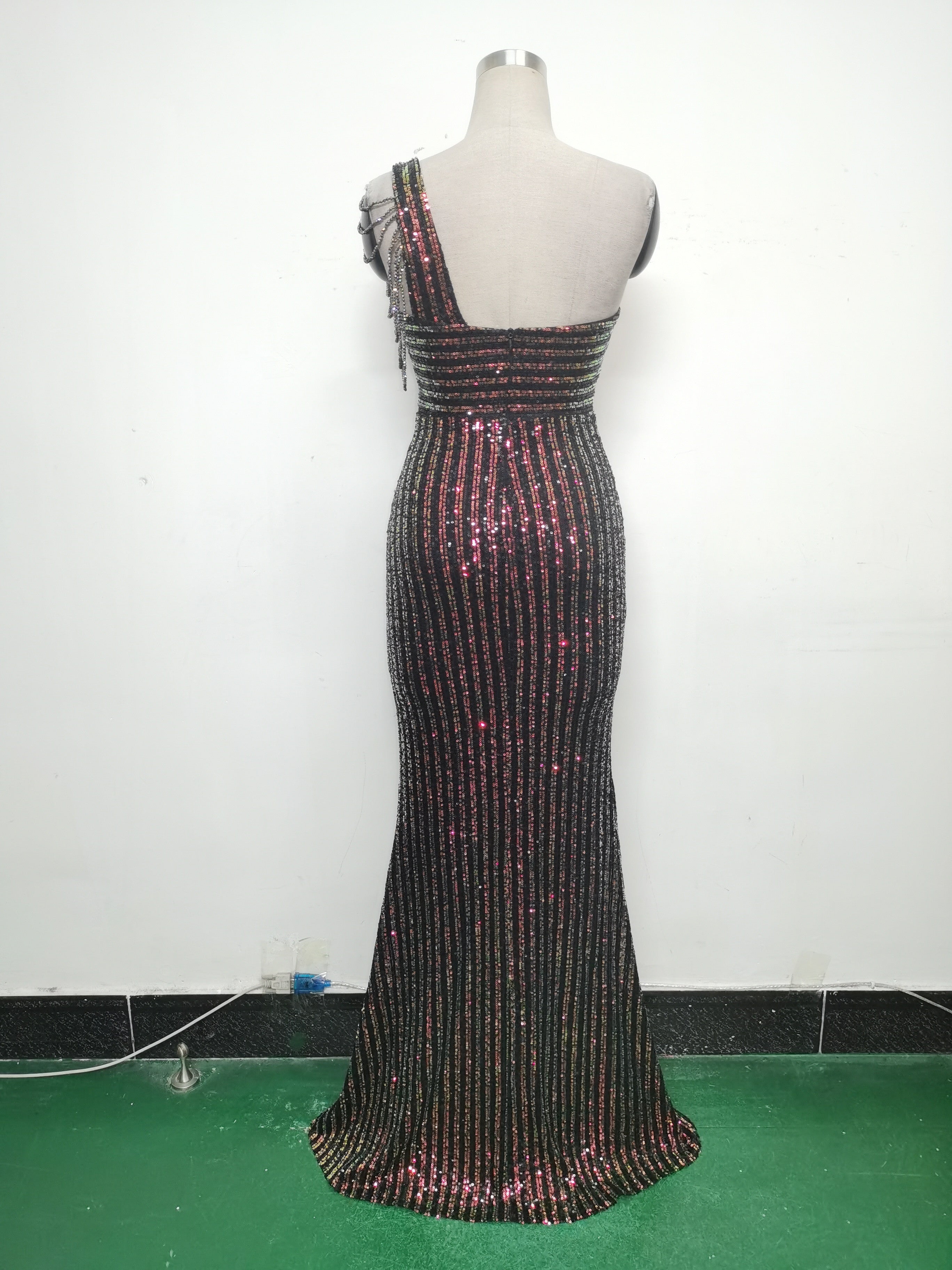 Women Beaded One Shoulder Slash Shoulder Split sequined evening dress 21