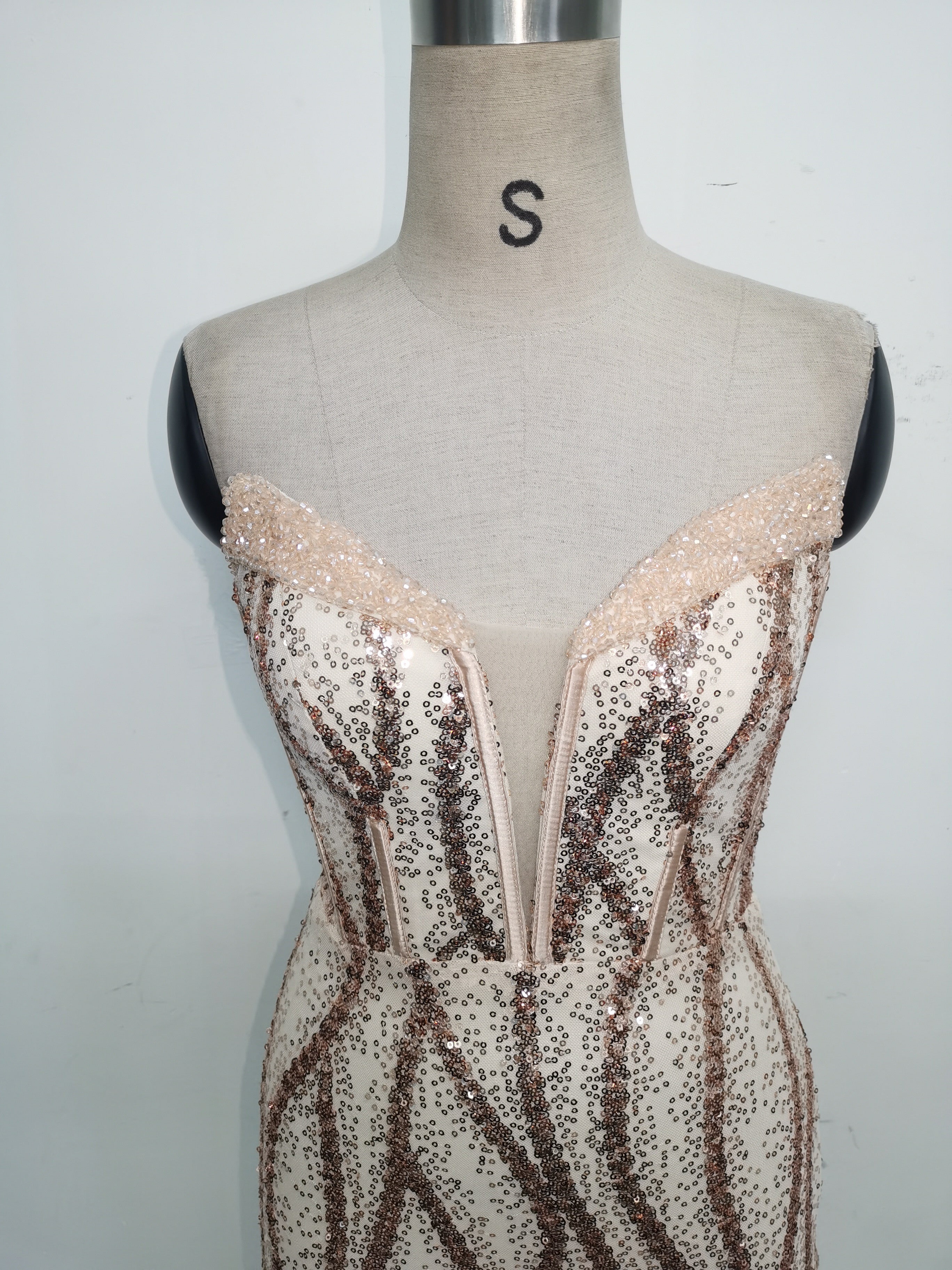 Fishbone Slim Waist Heart Neck Sequin Evening Dress Luxury Formal Party Gown 40