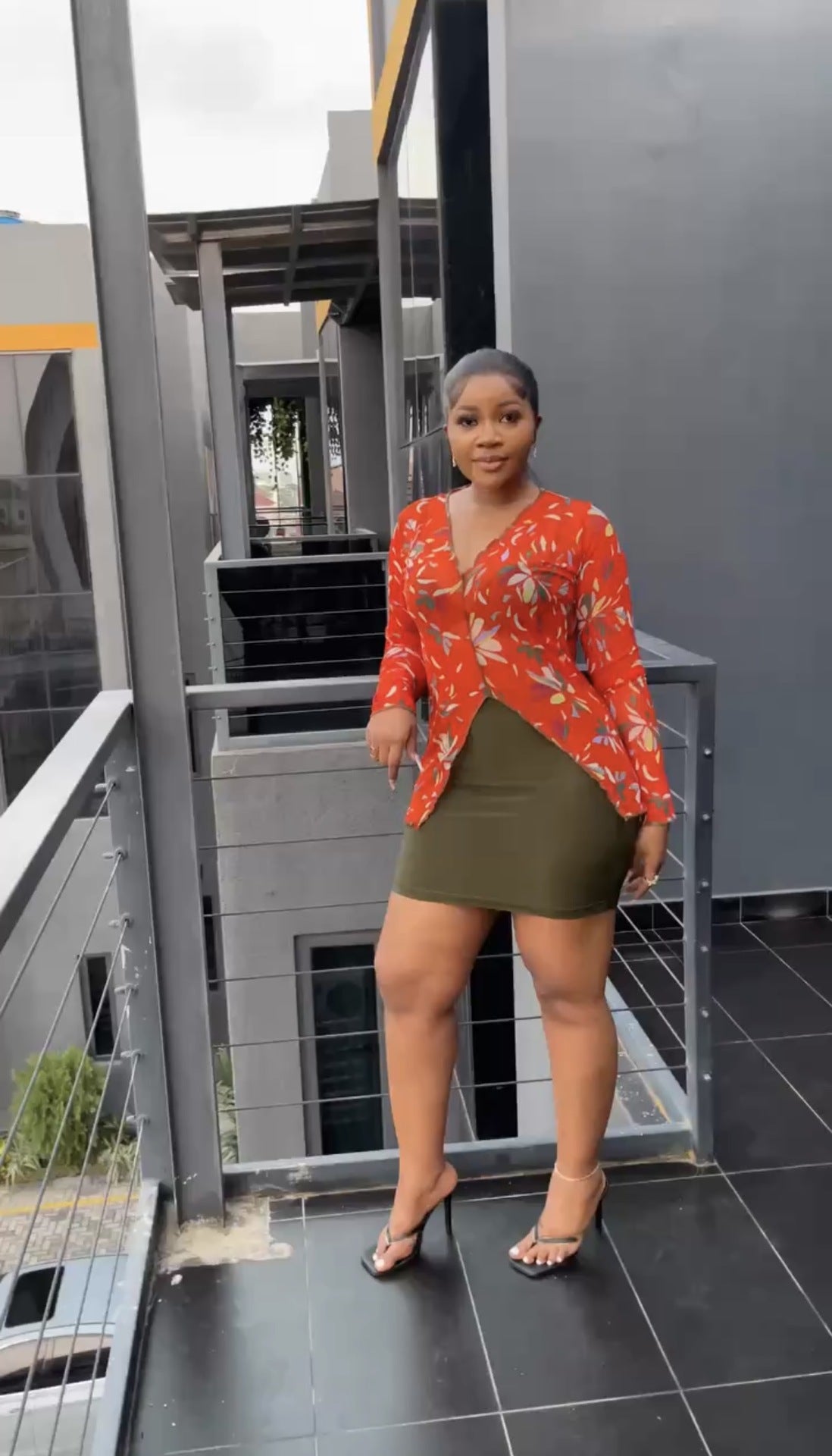 Women Printed Long-Sleeved V-Neck Top Solid Skirt Two-Piece Set 8