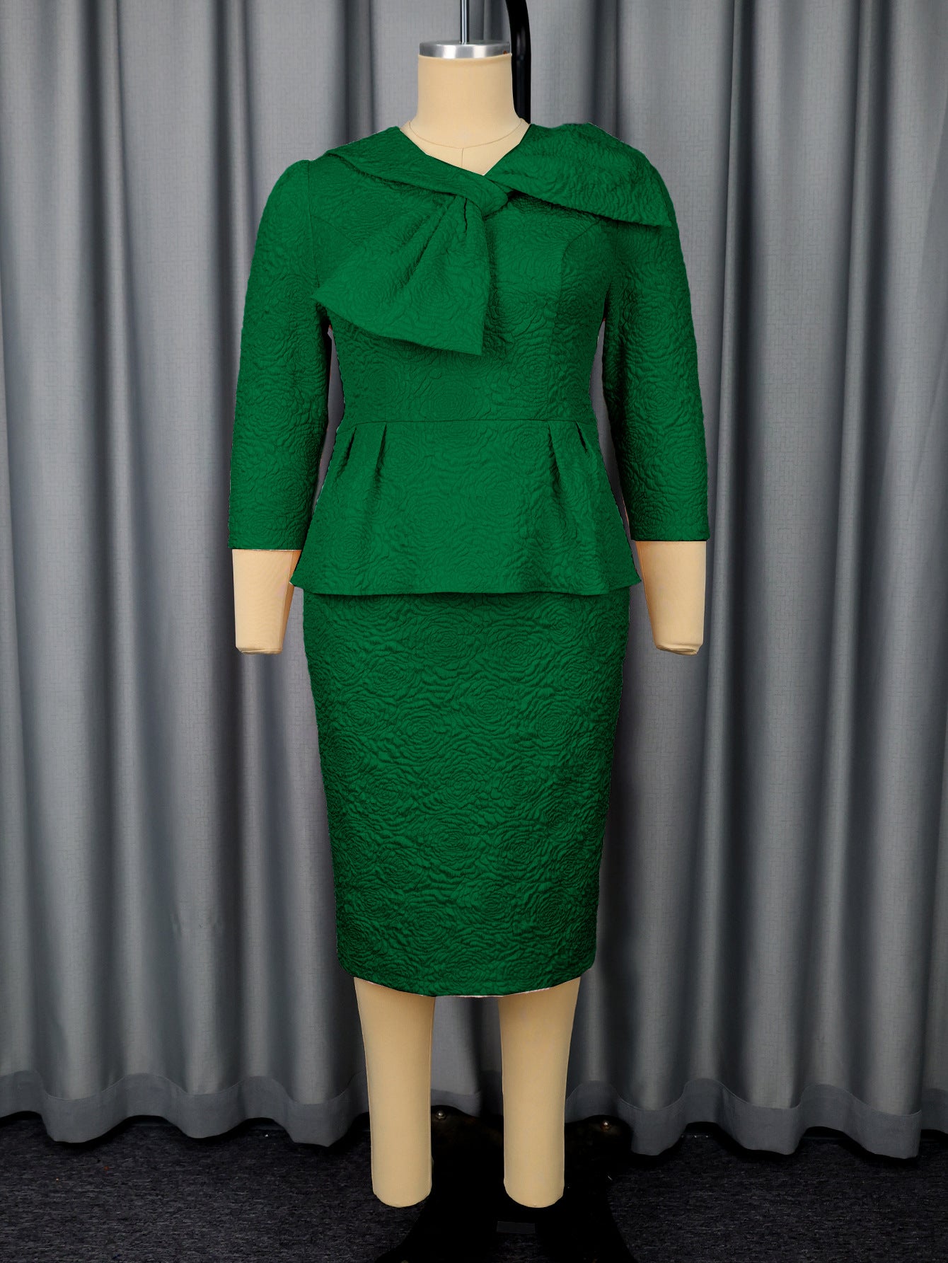 Plus-Size Women Dark Green Elegant Jacquard Bow Bodycon Dress with 3/4 Sleeves 7
