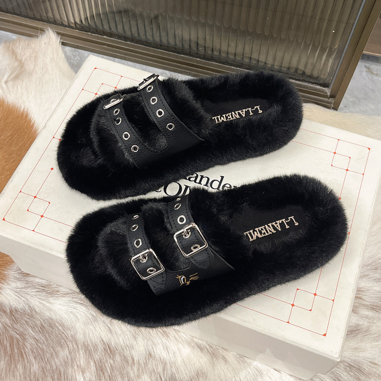 Women's Autumn And Winter Furry Slippers Outdoor Wear Retro Soft Sole Belt Buckle Slotted Furry Slippers 11