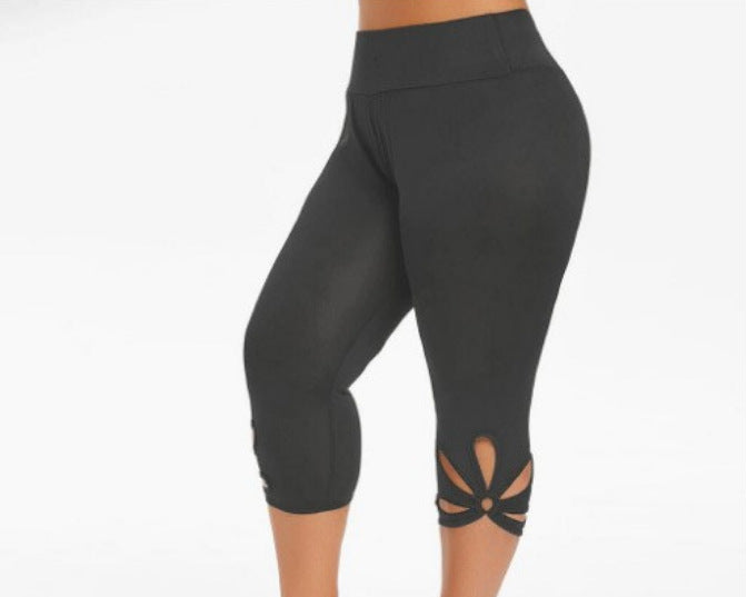 Plus Size Women Cutout Petal Basic Cropped Pants