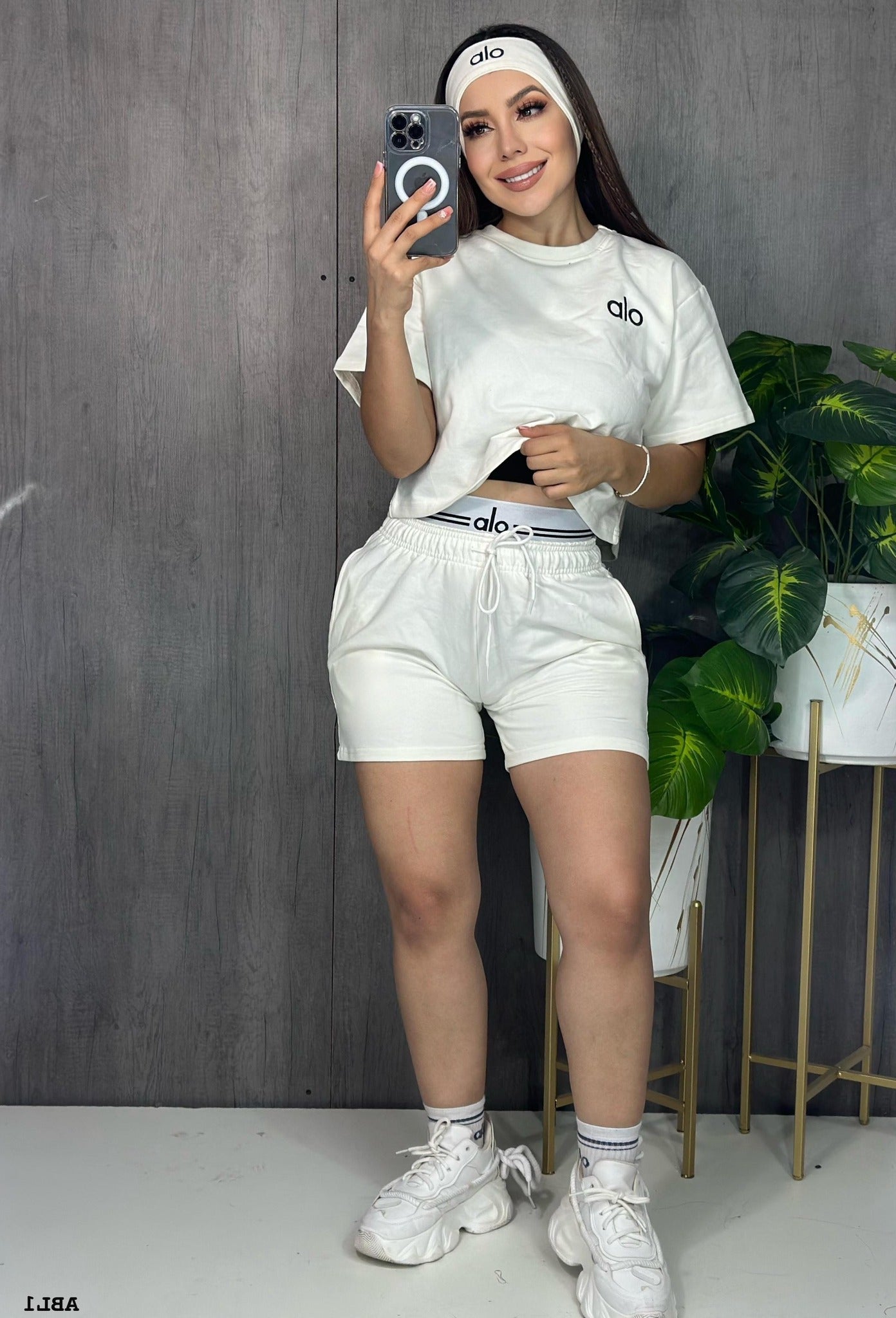 Women Summer Solid Embroidered Round Neck Short Sleeve Top Shorts Two-Piece Set 3