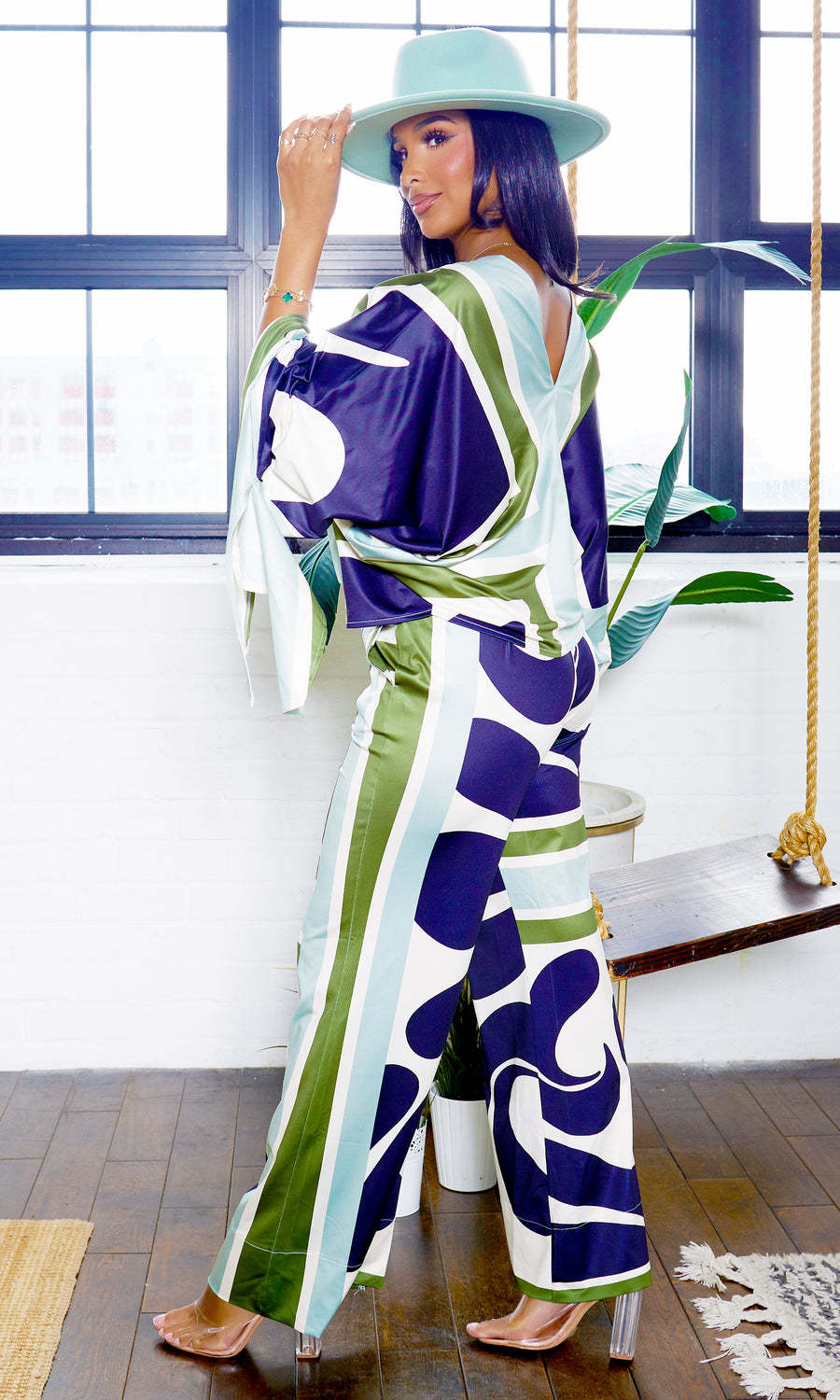 Plus Size Fashion v-Neck Wide Split Long Sleeve Top Bell Bottom Pants Set 7