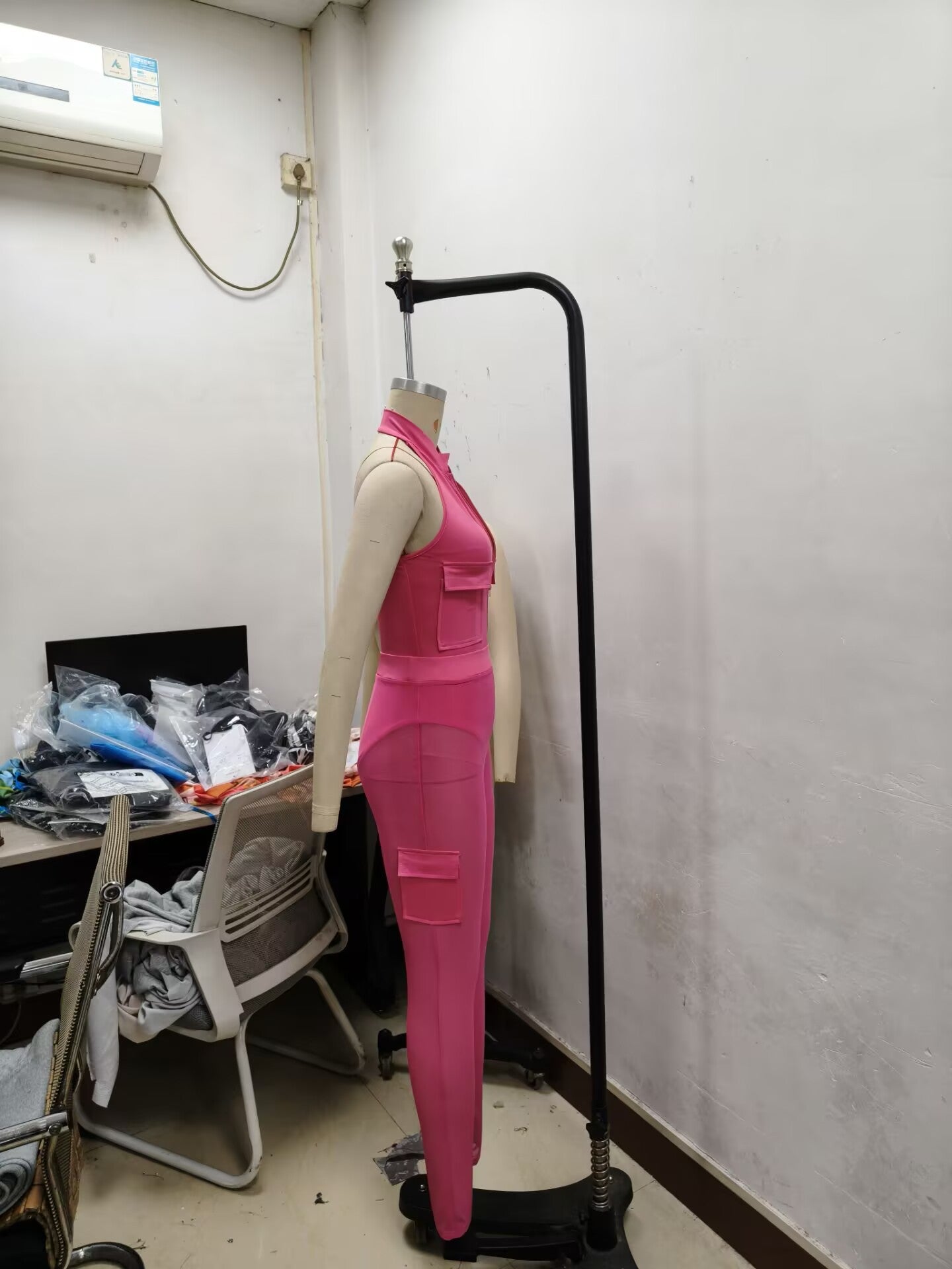 Summer Deep V-Neck Sleeveless Tight-Fitting Bodysuit Pocket Mesh Pants Set 12