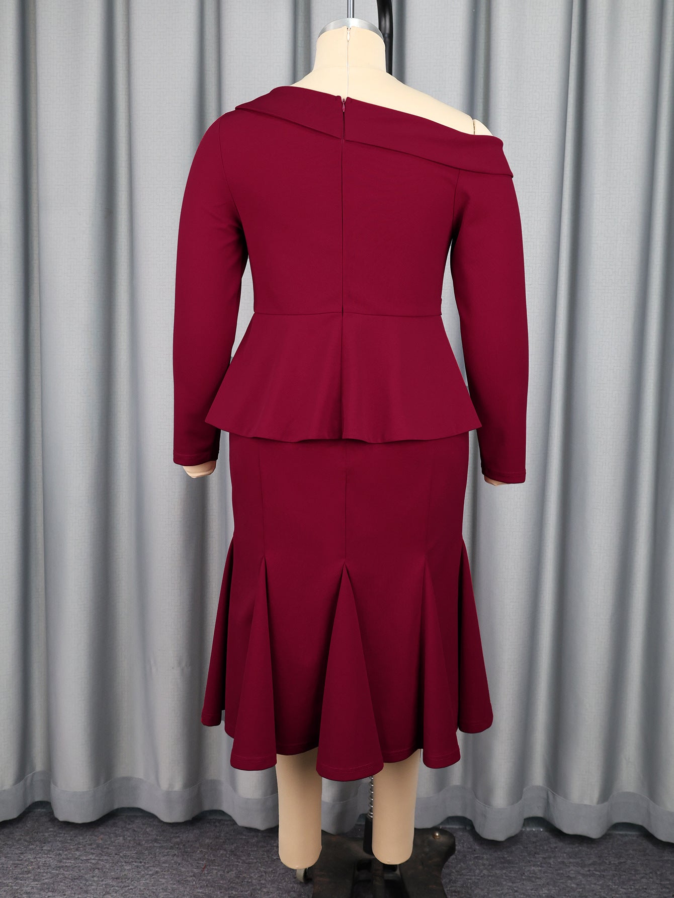 Plus-Size Women Burgundy One-Shoulder Ruffle Long-Sleeved Top Mermaid Skirt Elegant Two-Piece Suit 5