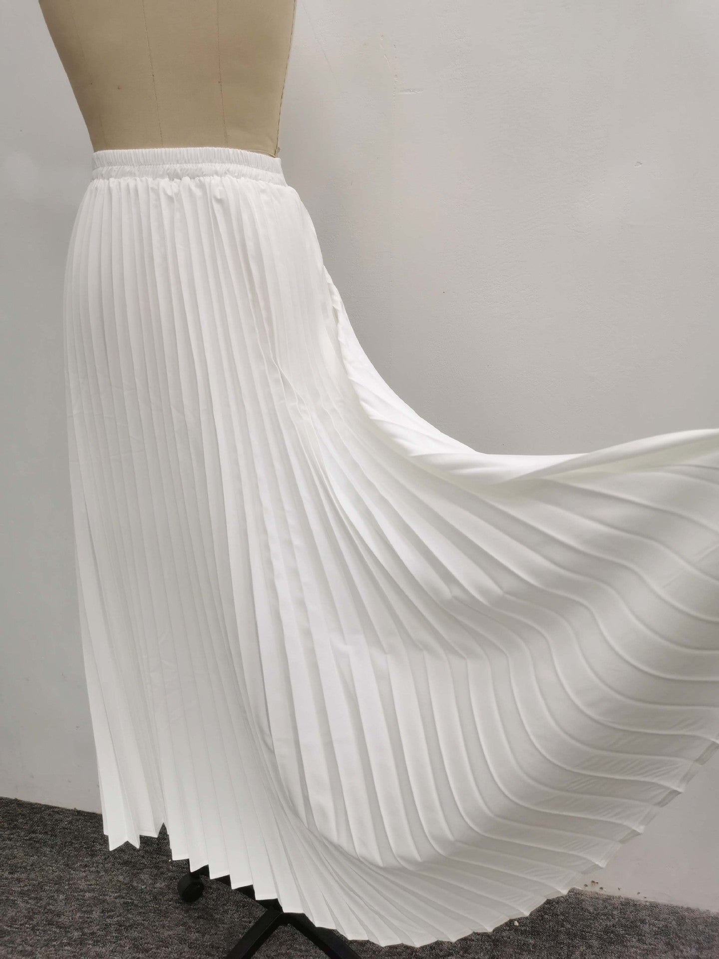 Summer Solid Color Chic Women's Vest Pleated Skirt Elegant Two-Piece Suit 15