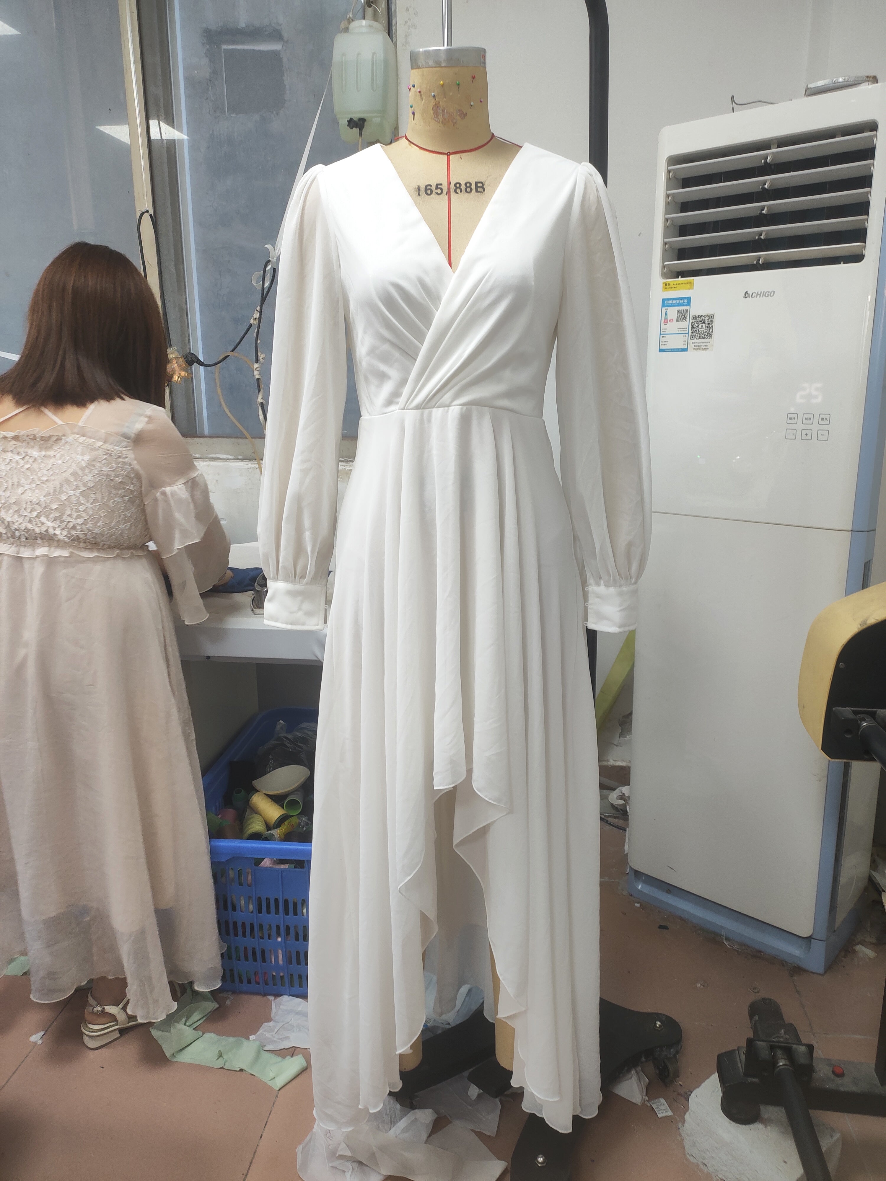 Women Solid V-neck irregular hem long-sleeved dress 10